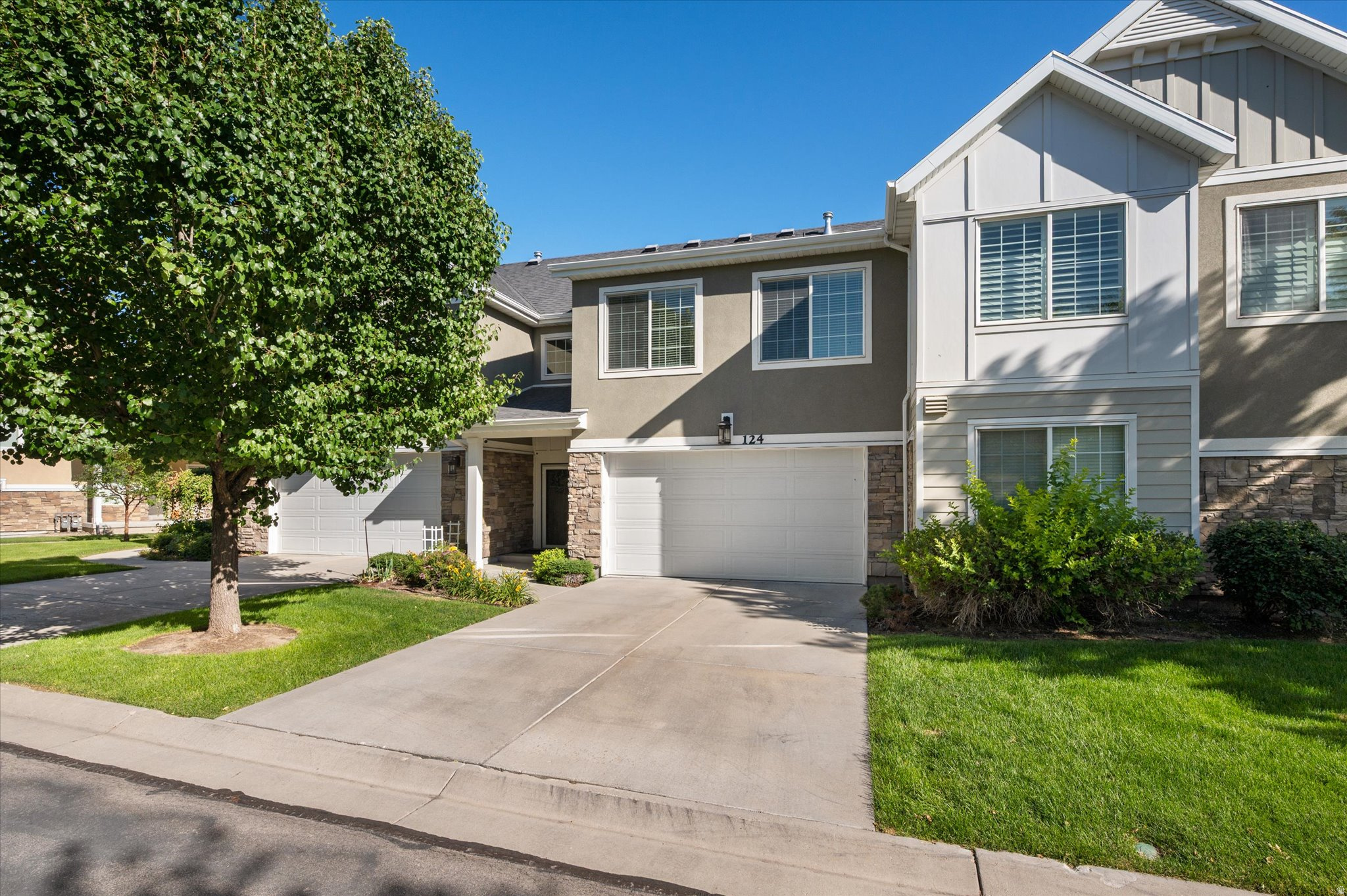 Move-in ready 3 bed, 2.5 bath townhome in the desirable Villages on Draper Hills. This beautifully maintained home sits in a quiet, ideal spot inside the community with spacious, bright interiors, beautiful wood flooring, and a fully fenced back patio. This is a prime Salt Lake Valley area with easy access to restaurants, shopping, entertainment, freeways, plus and abundance of nearby outdoor recreation including hiking trails, parks, and ski resorts.    Square footage figures are provided as a courtesy estimate only and were obtained from county records .  Buyer is advised to obtain an independent measurement.
