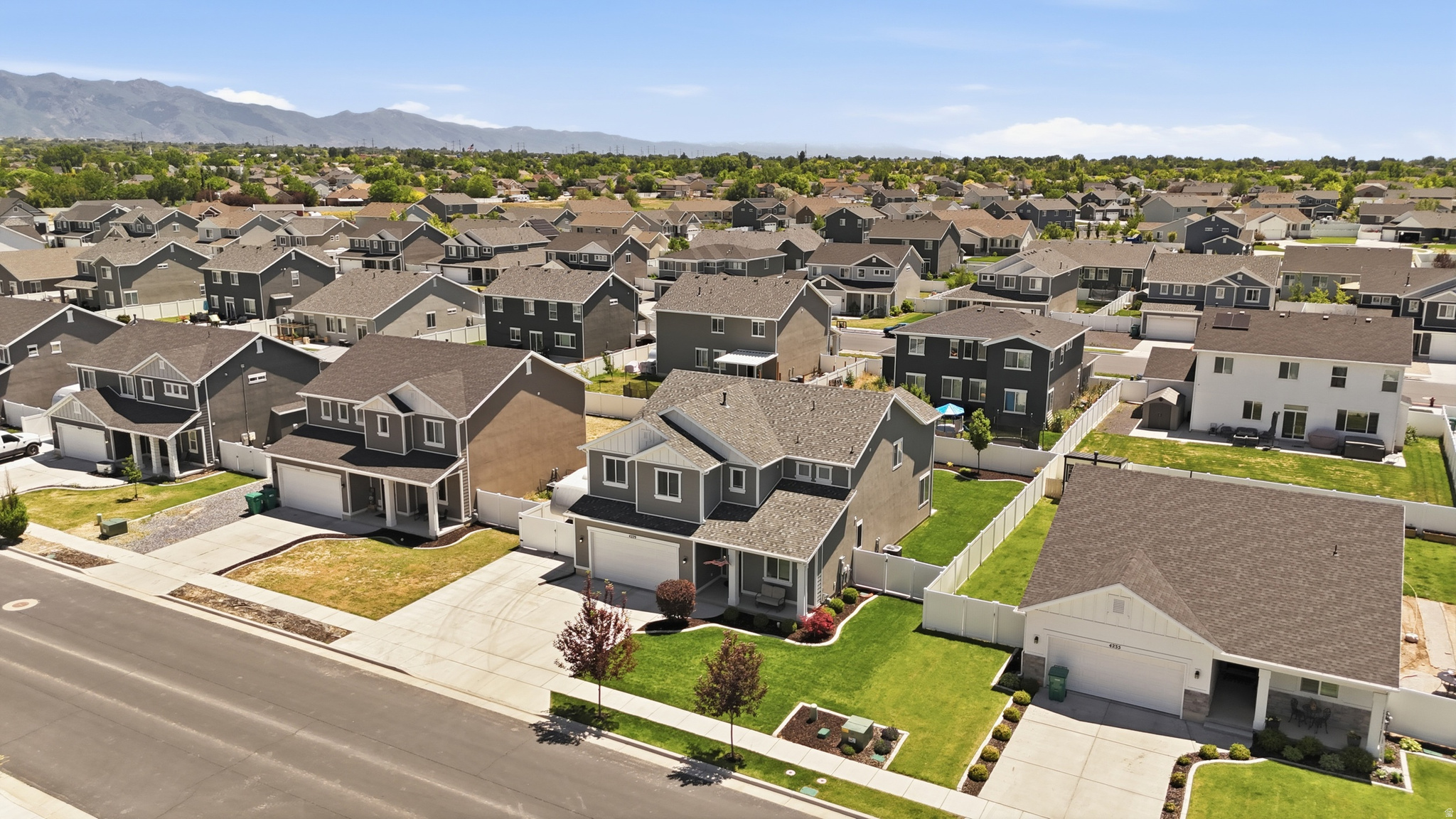 CRESTWOOD ESTATES - Residential