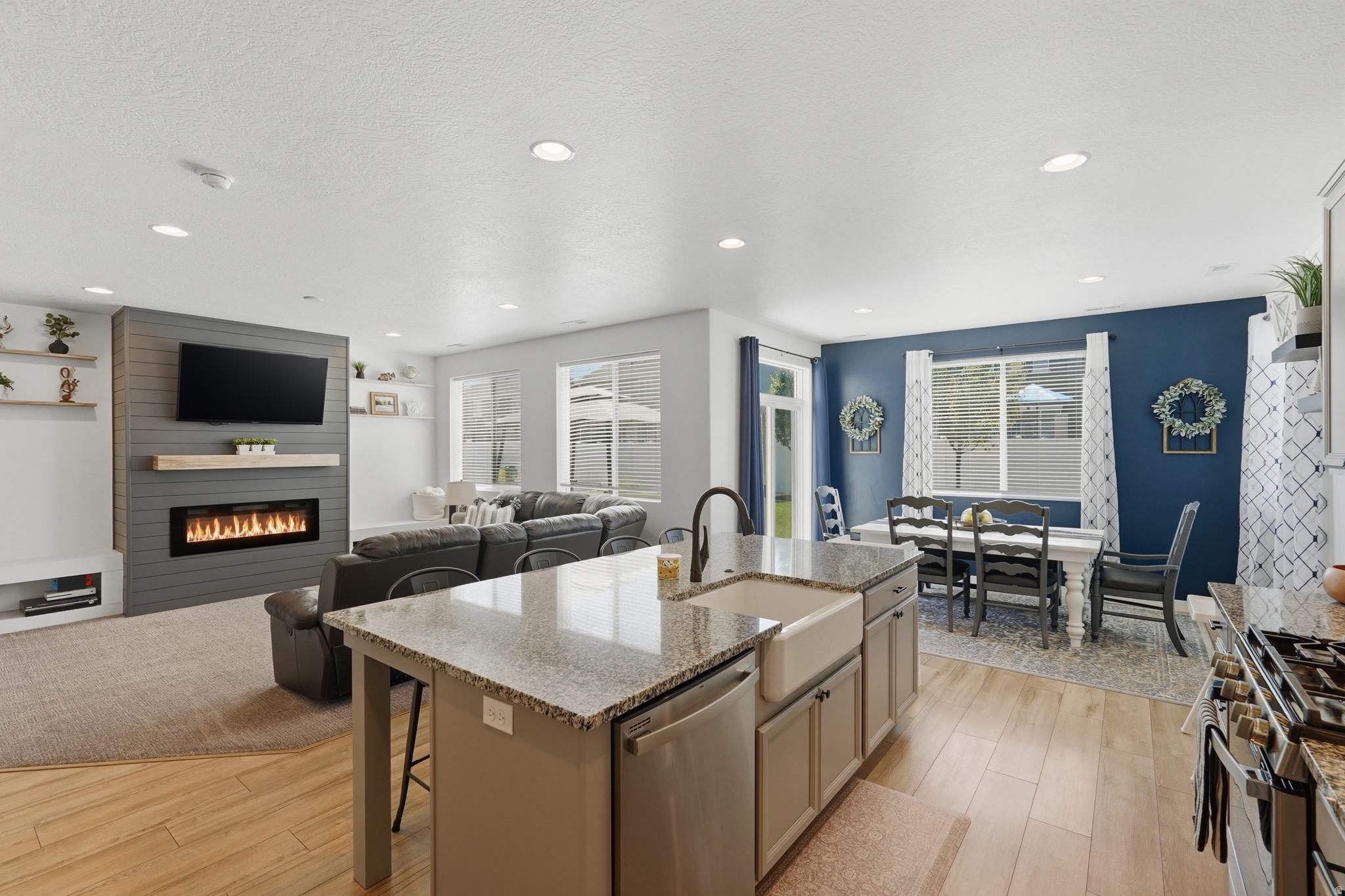 CRESTWOOD ESTATES - Residential