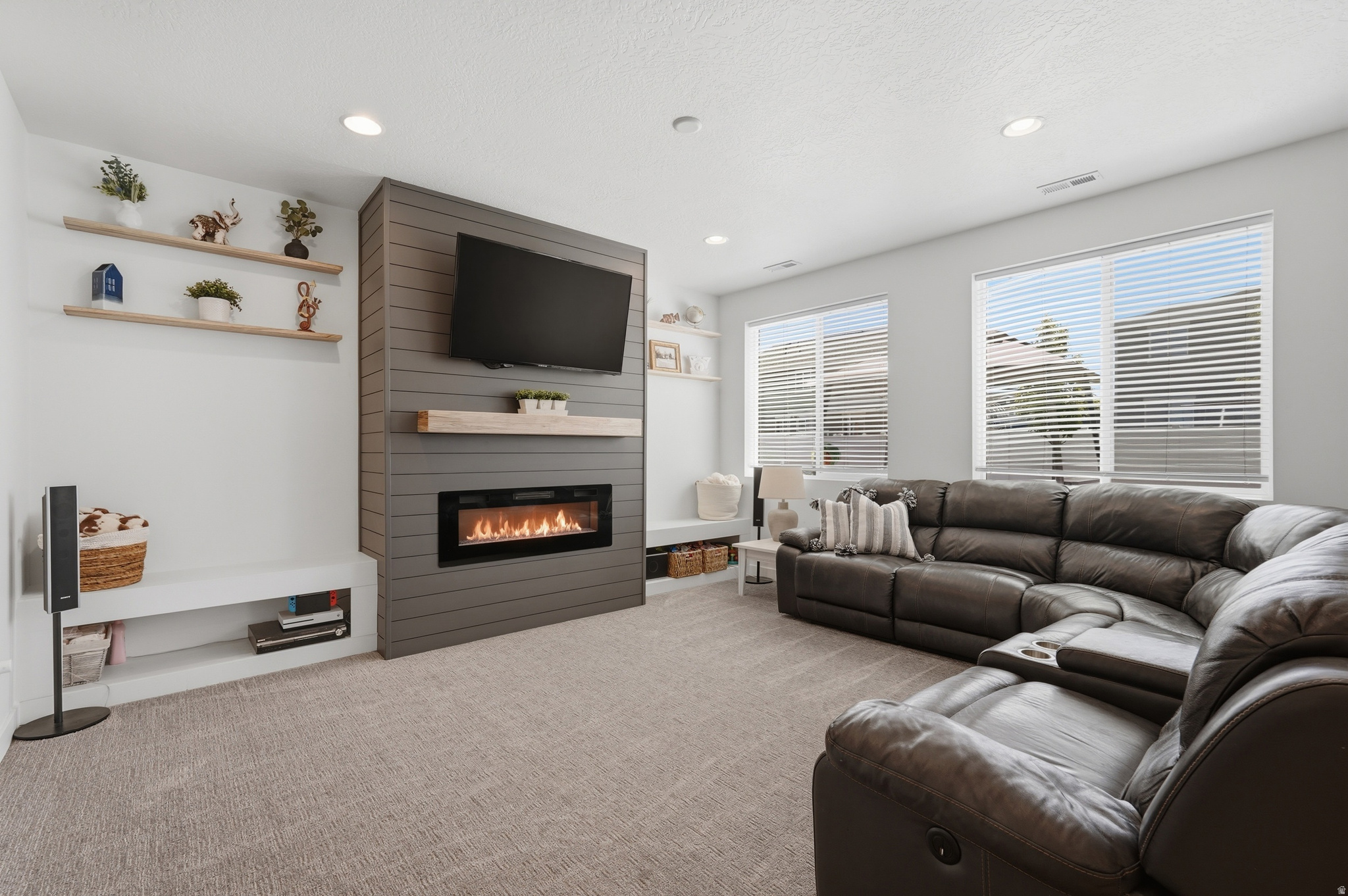 CRESTWOOD ESTATES - Residential