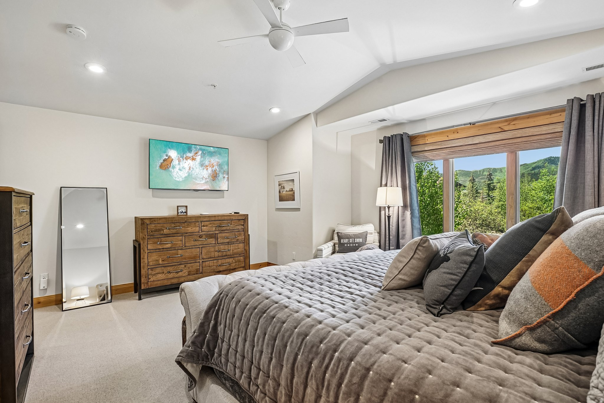 APRIL MOUNTAIN CONDOMINIUM - Residential