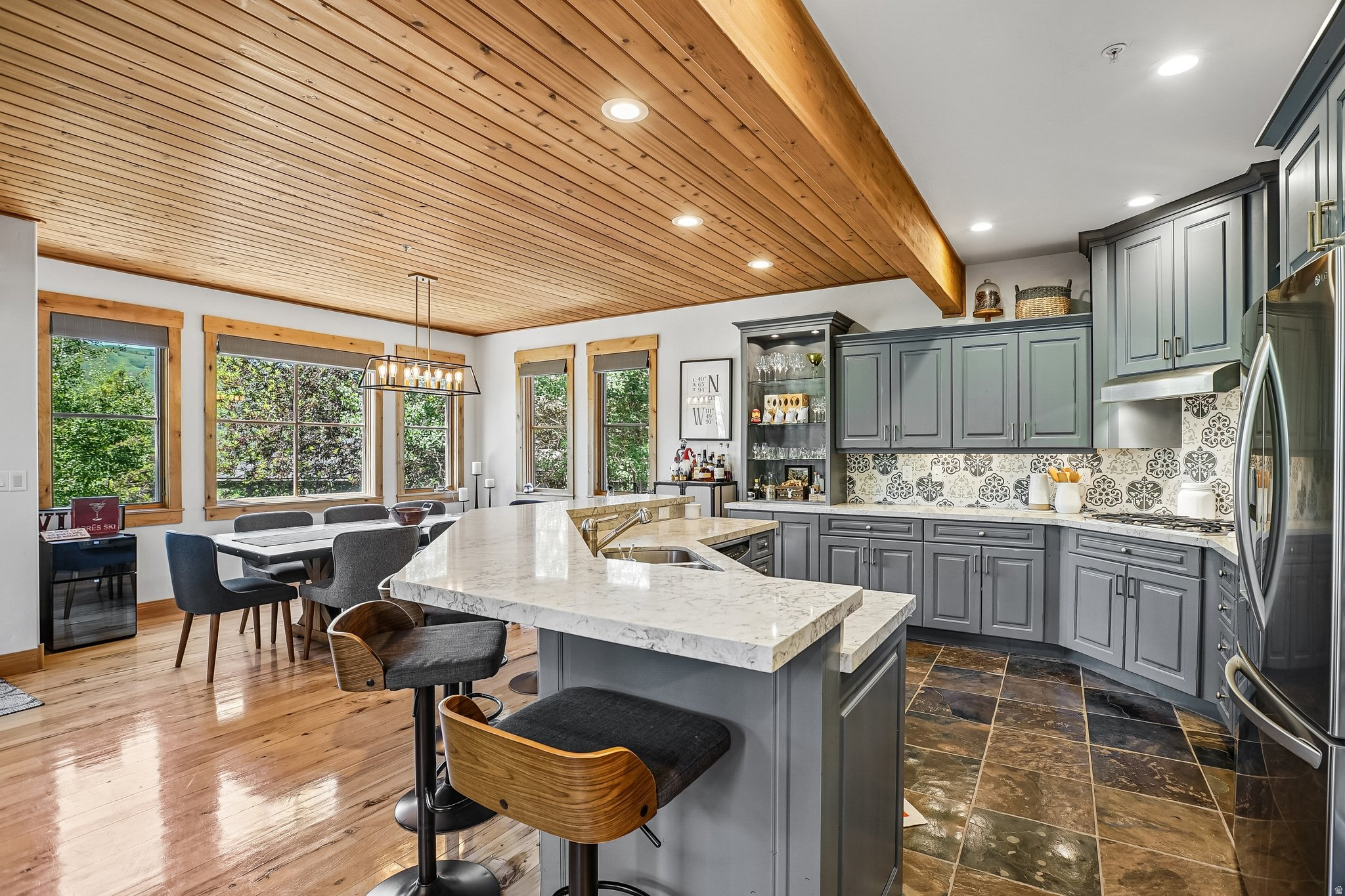 APRIL MOUNTAIN CONDOMINIUM - Residential