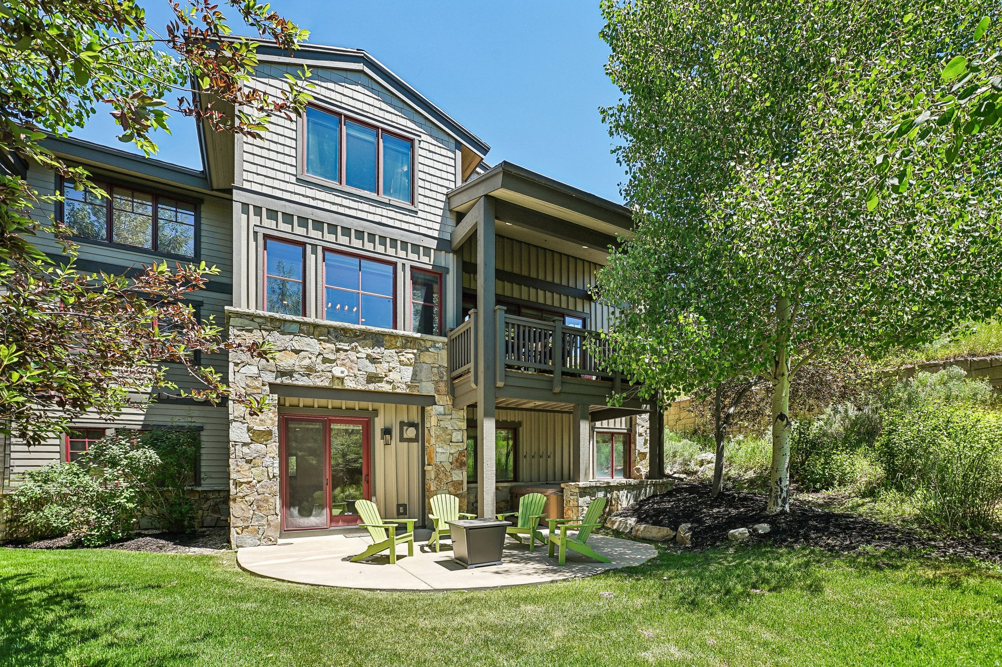 APRIL MOUNTAIN CONDOMINIUM - Residential