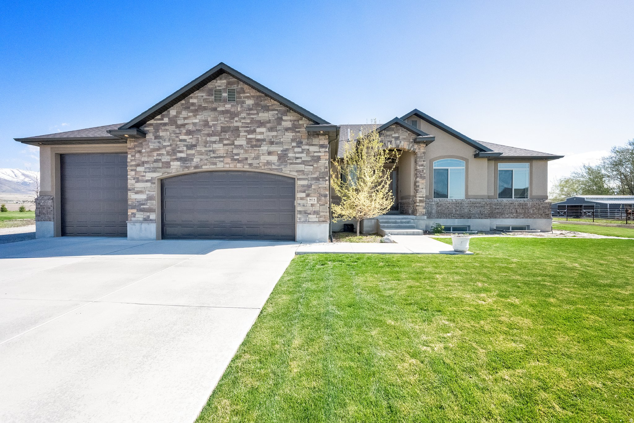 Country living at its finest. Beautiful views of mountains and valley. easy access to shopping, dining. 30-minute drive to SLC. Come take a look at this beautiful home.  Square footage figures are provided as a courtesy estimate only and were obtained from County records. Buyer is advised to obtain an independent measurement.