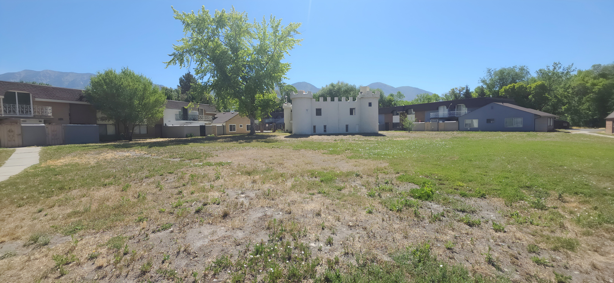 CASTLEBROOK - Residential