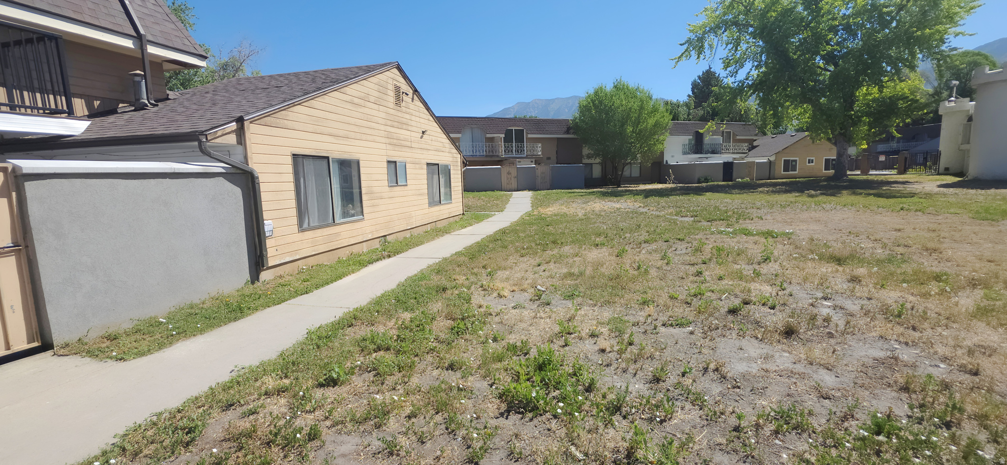 CASTLEBROOK - Residential