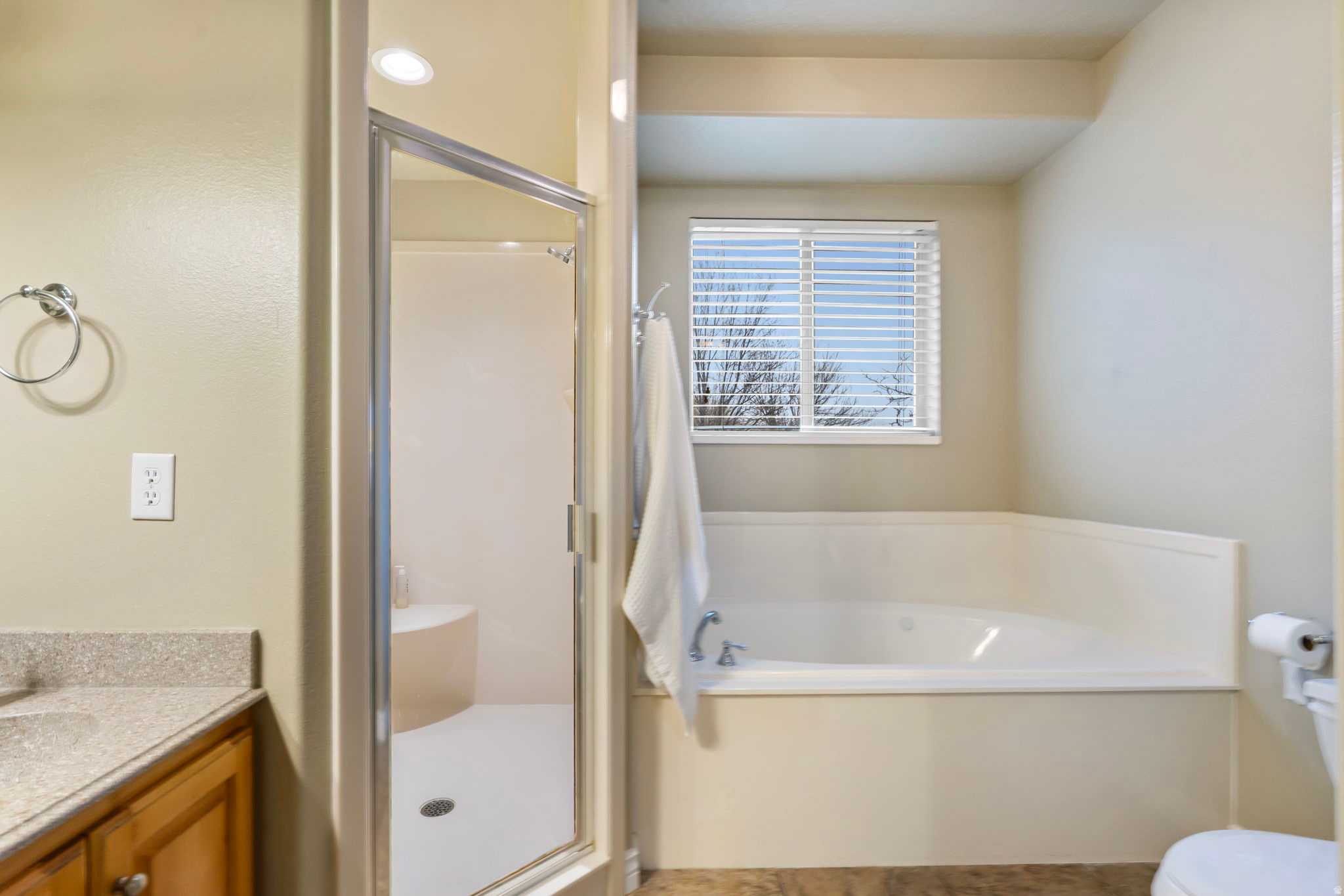 HIDDEN MEADOW ESTS - Residential
