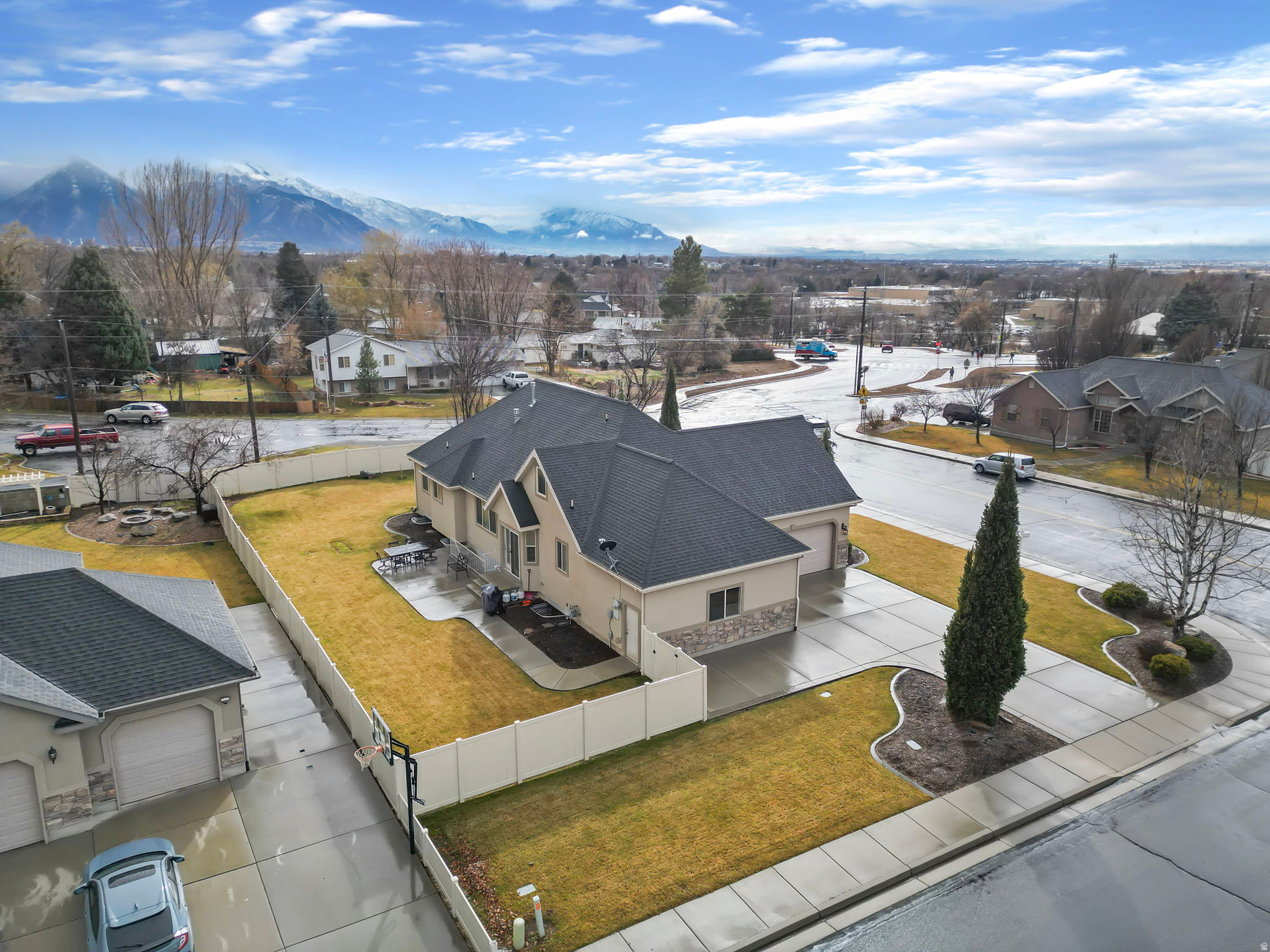HIDDEN MEADOW ESTS - Residential