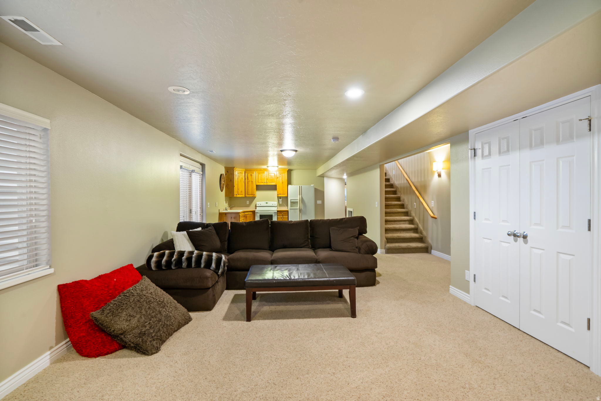 HIDDEN MEADOW ESTS - Residential