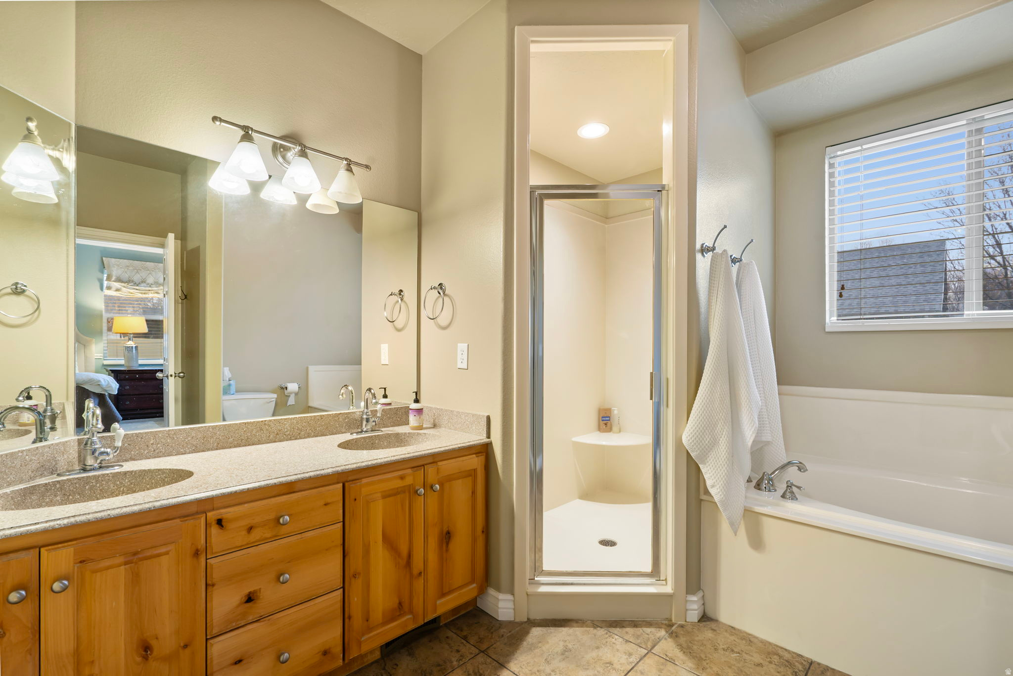 HIDDEN MEADOW ESTS - Residential