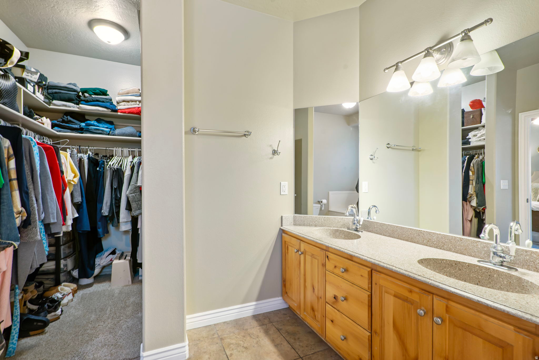 HIDDEN MEADOW ESTS - Residential