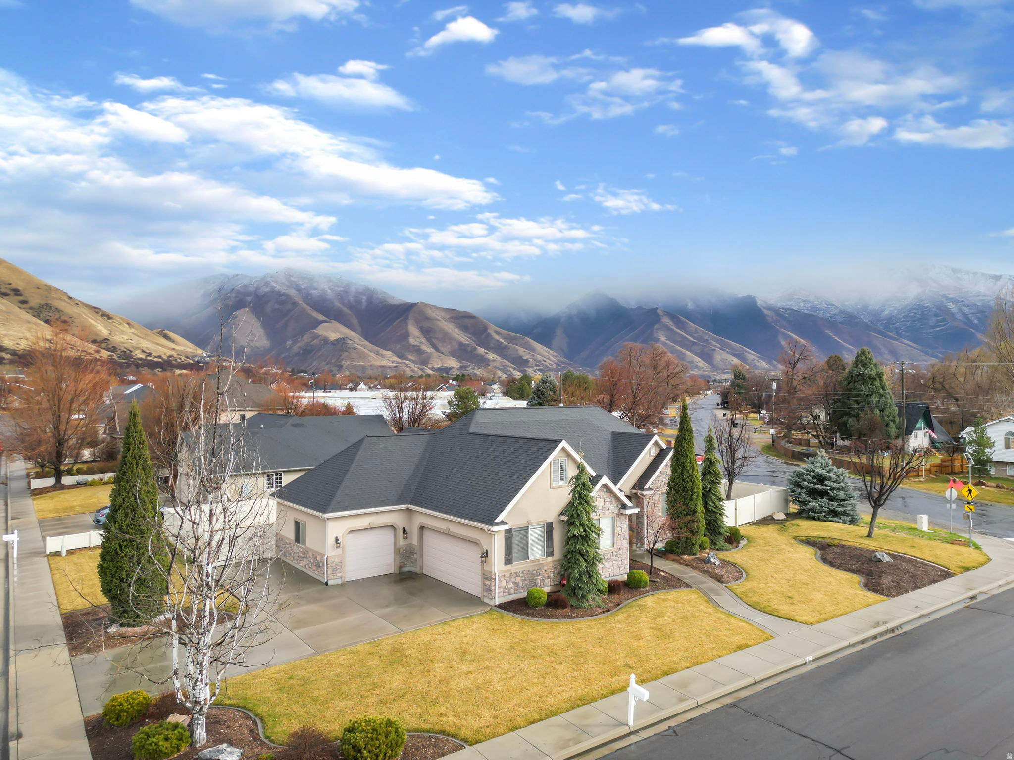 HIDDEN MEADOW ESTS - Residential
