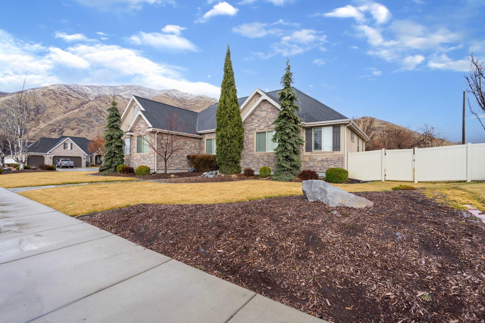 HIDDEN MEADOW ESTS - Residential