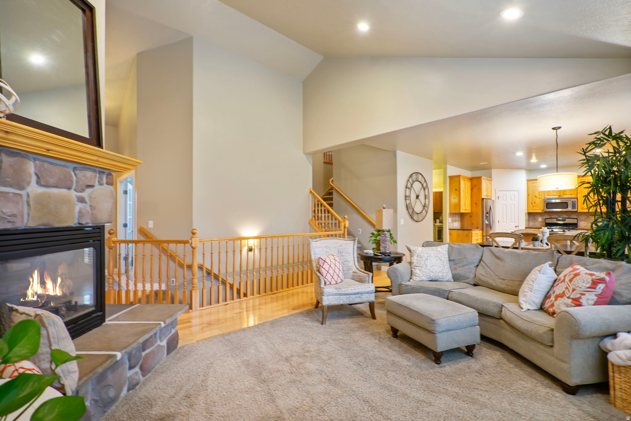 HIDDEN MEADOW ESTS - Residential