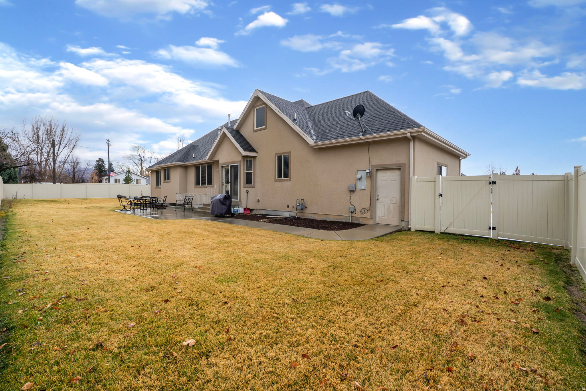 HIDDEN MEADOW ESTS - Residential