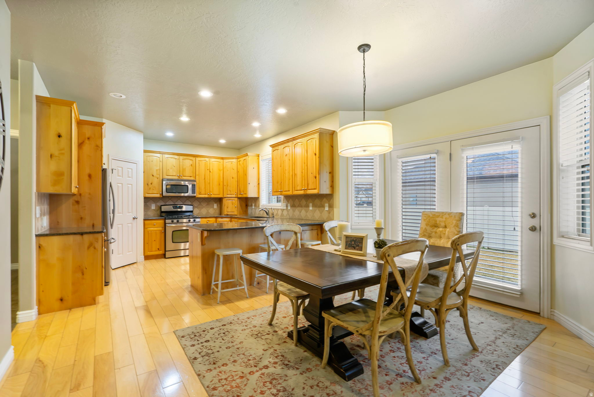 HIDDEN MEADOW ESTS - Residential