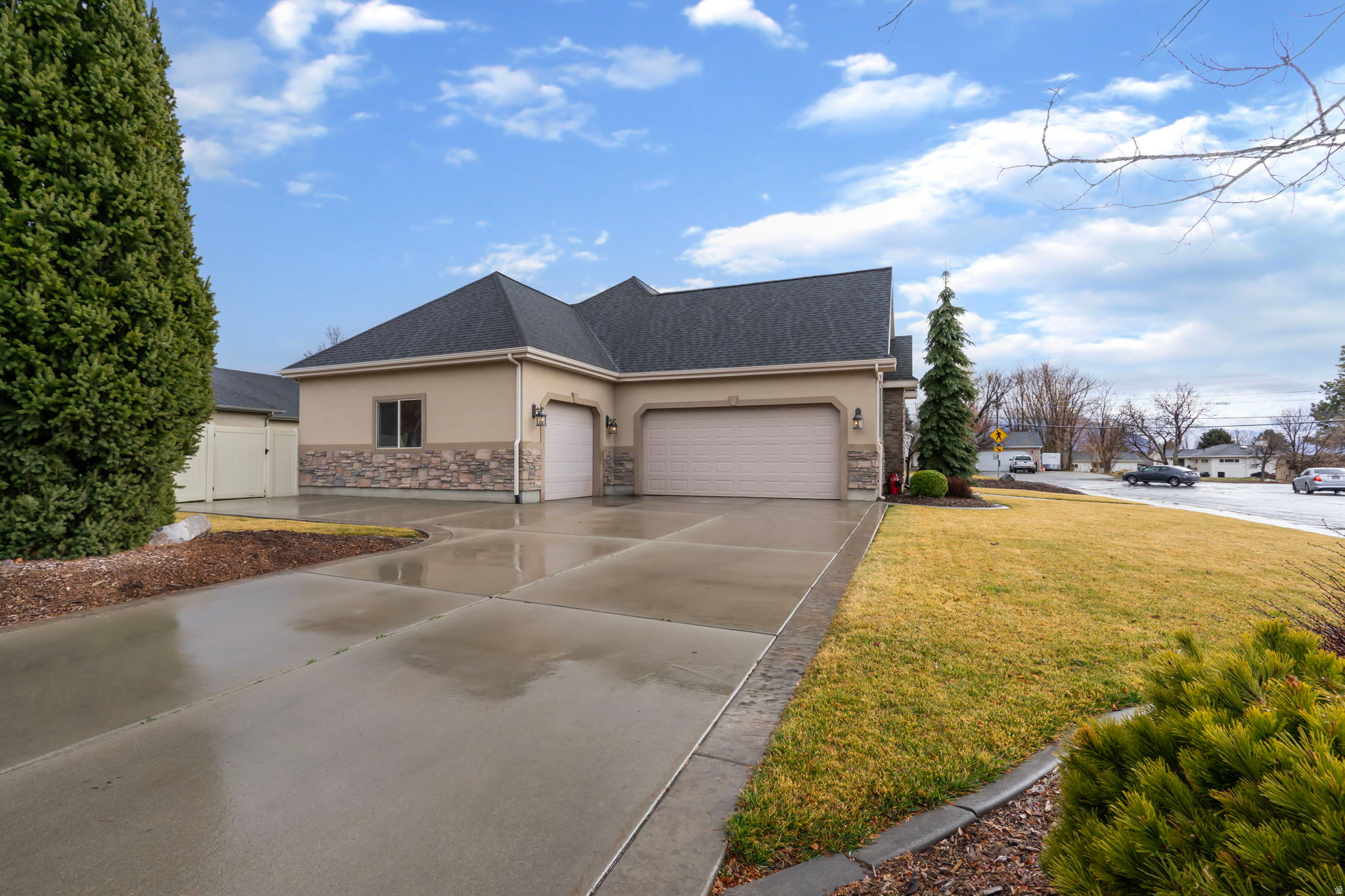 HIDDEN MEADOW ESTS - Residential
