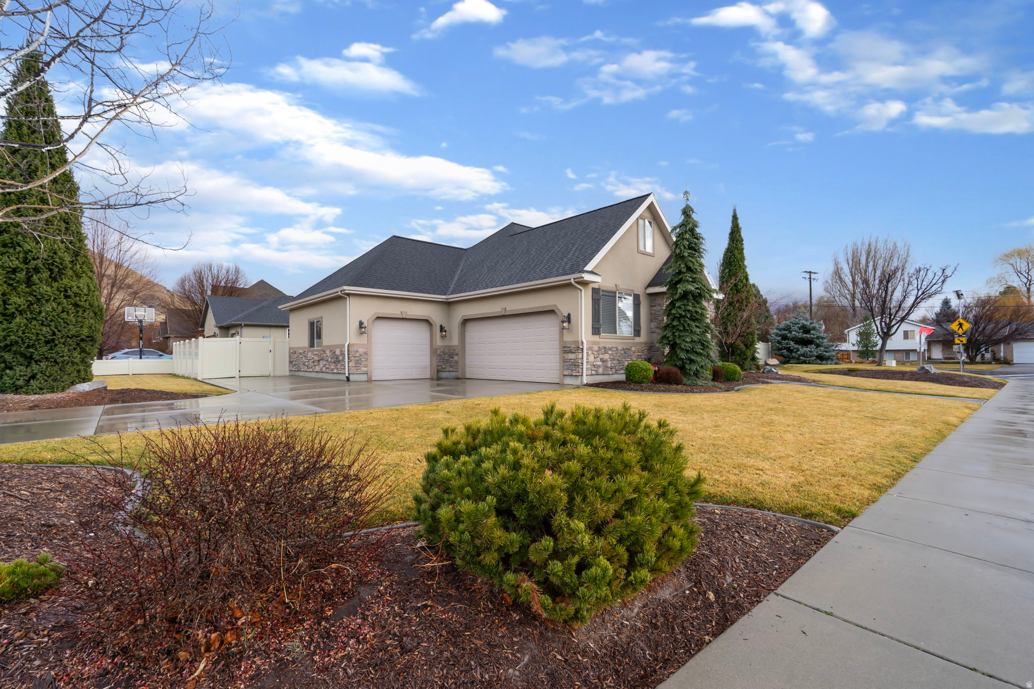 HIDDEN MEADOW ESTS - Residential