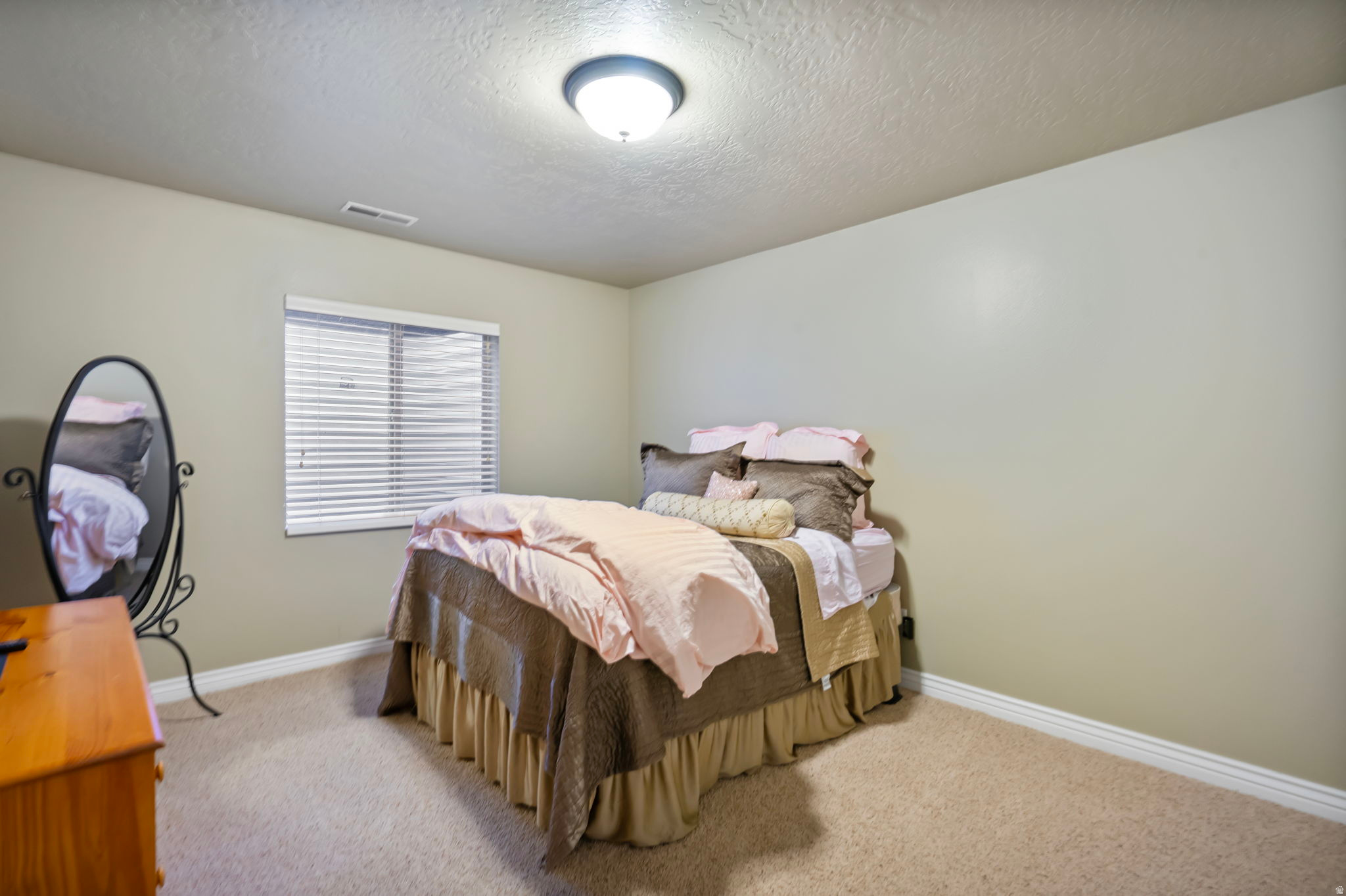 HIDDEN MEADOW ESTS - Residential