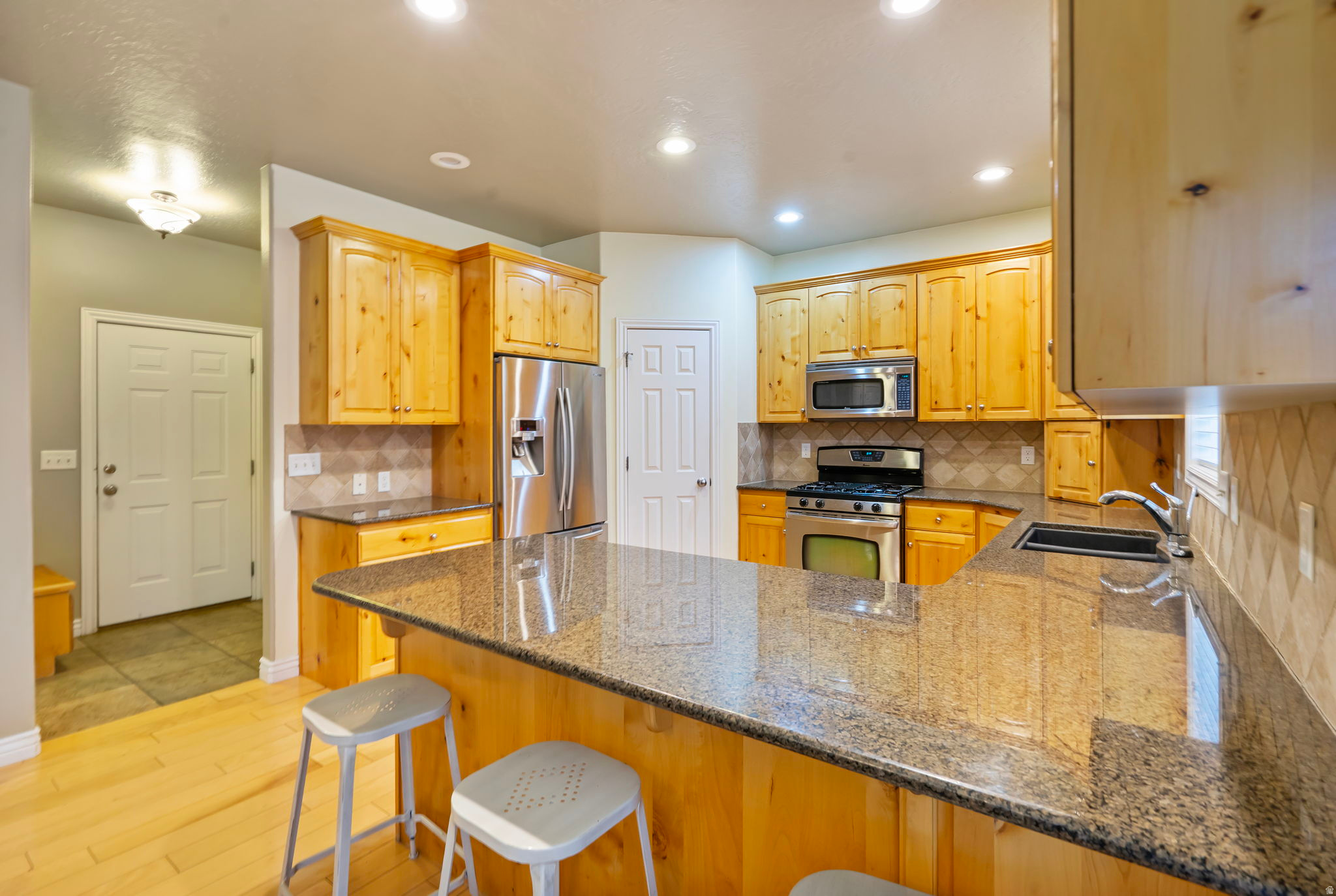 HIDDEN MEADOW ESTS - Residential