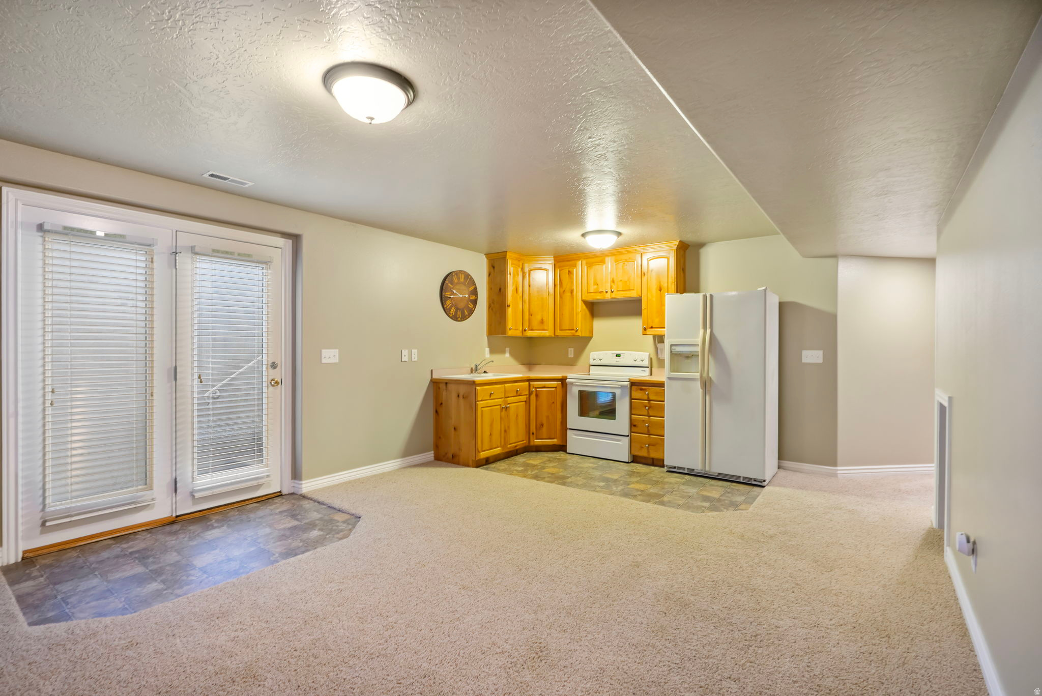 HIDDEN MEADOW ESTS - Residential