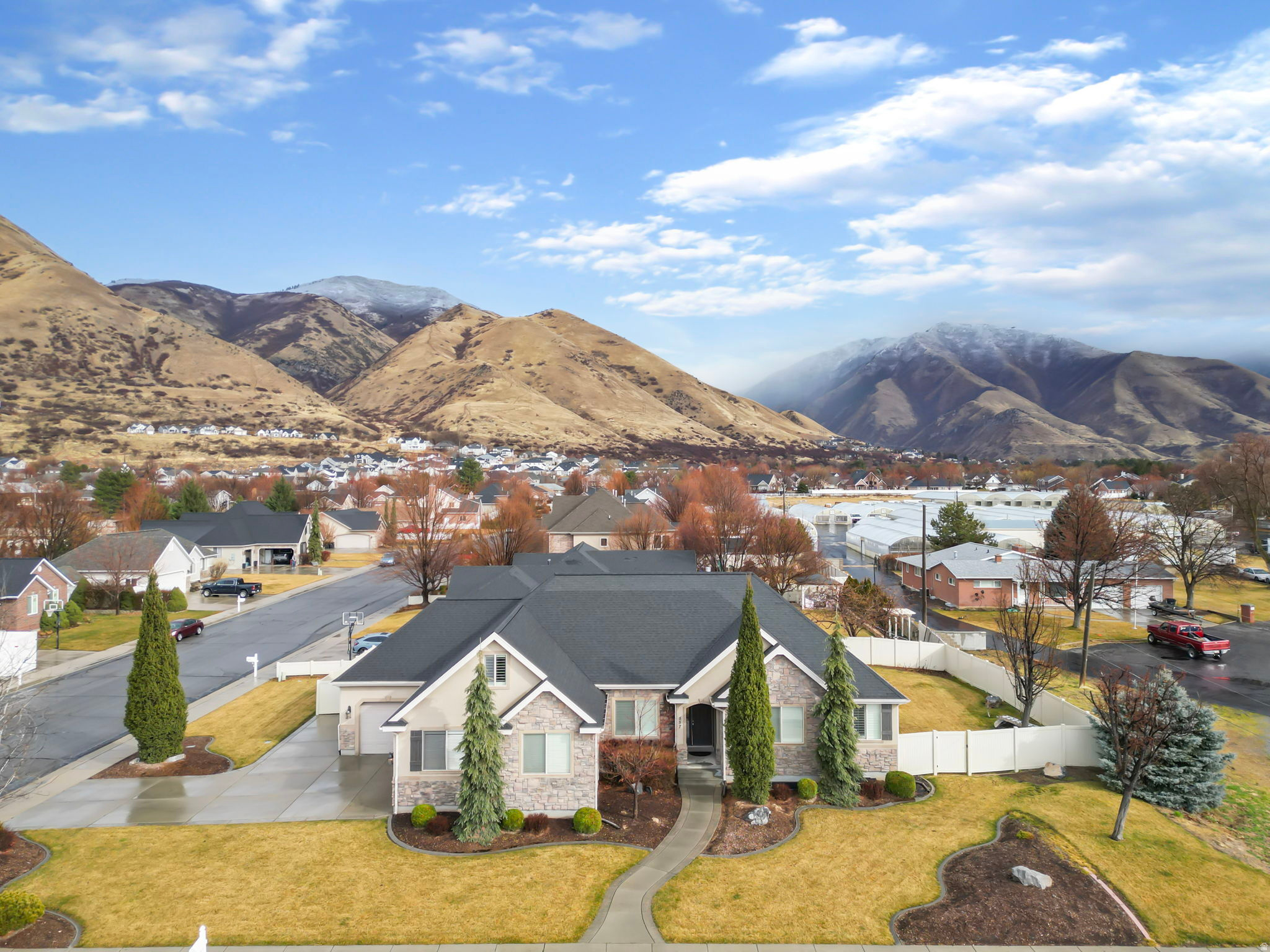 HIDDEN MEADOW ESTS - Residential
