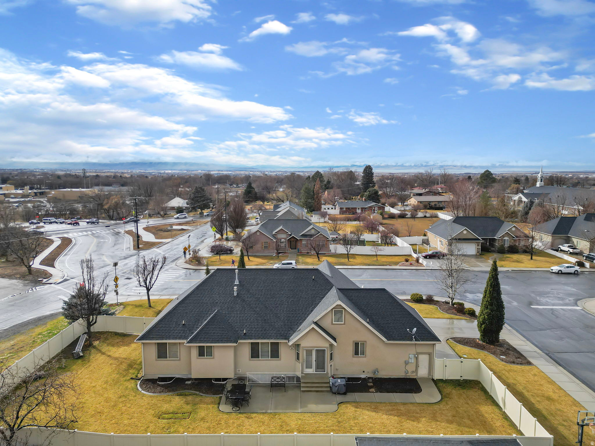 HIDDEN MEADOW ESTS - Residential