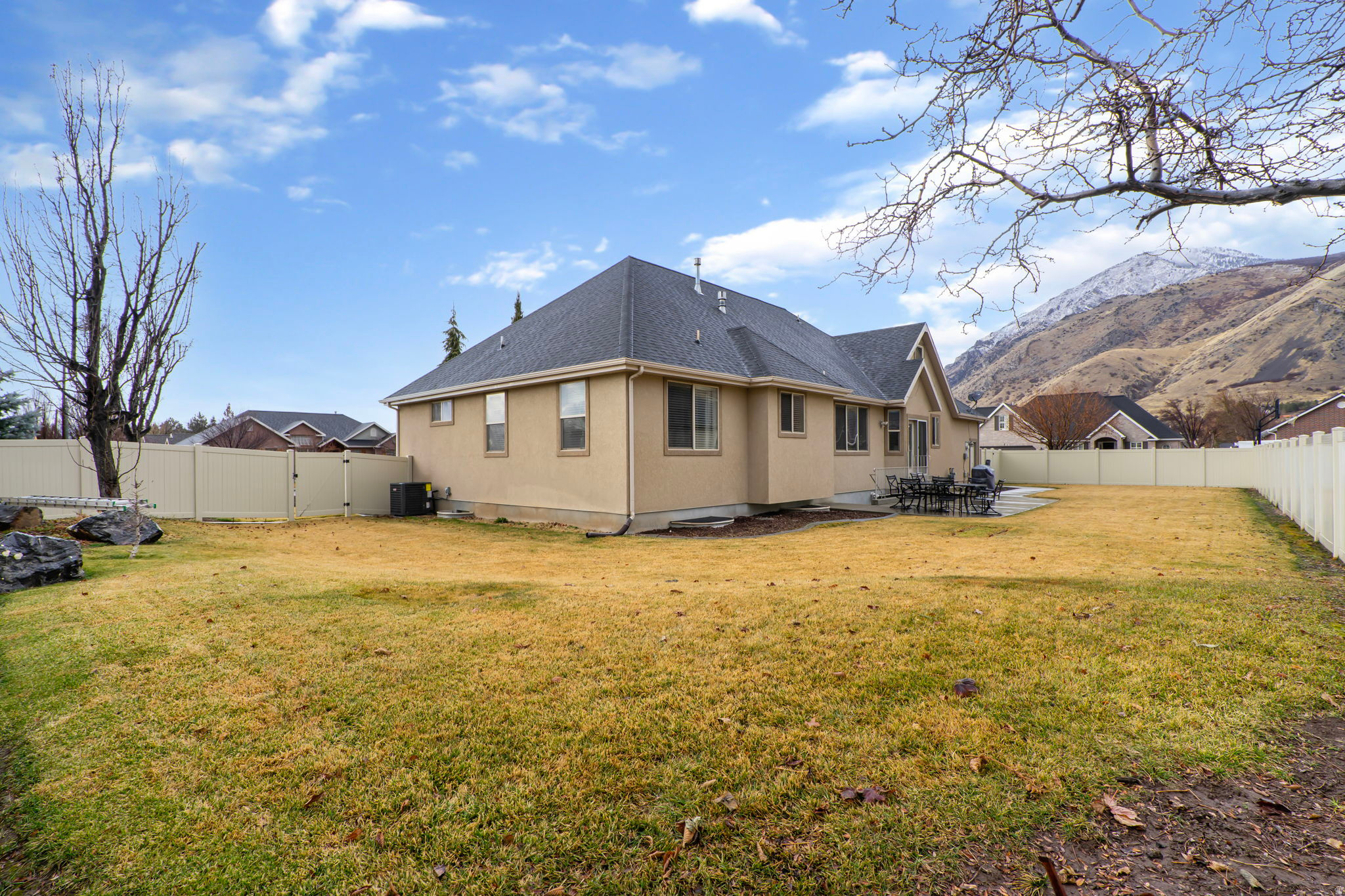 HIDDEN MEADOW ESTS - Residential
