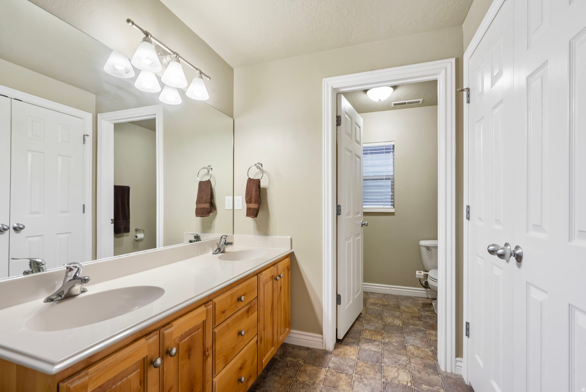 HIDDEN MEADOW ESTS - Residential