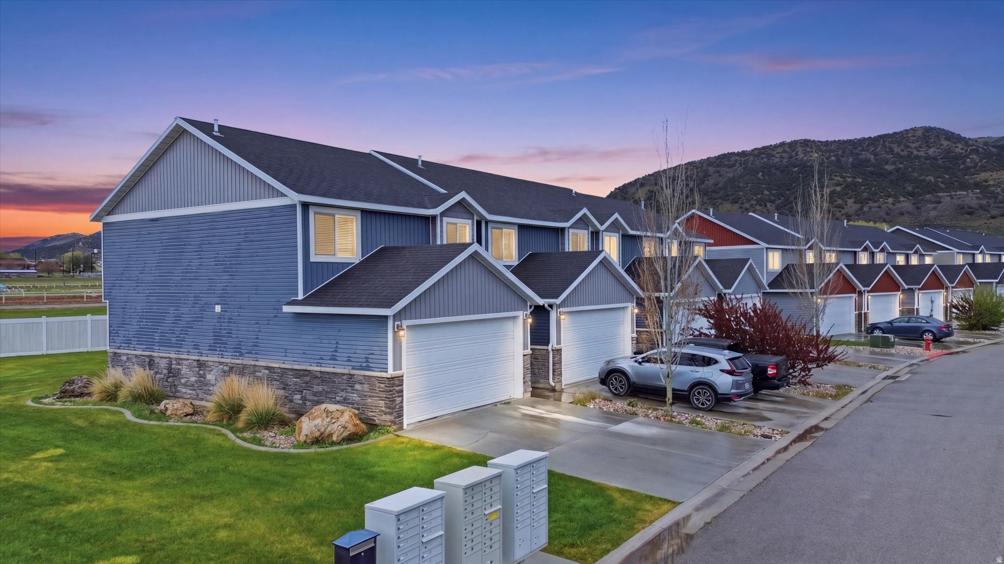 Desirable end unit townhome in great condition! Featuring an open floor plan, natural light, and thoughtful design throughout. Complete with a two car garage and a covered patio with beautiful mountain views. Don't wait, schedule your showing today!