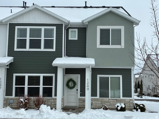 (*4/09/26 Price Improvement*)  A Charming, End unit Townhome.  Very clean, and  well kept, 2 bedrooms and 2 and a half. Easy access to highway, in a very popular community.  With a fun playground area.
