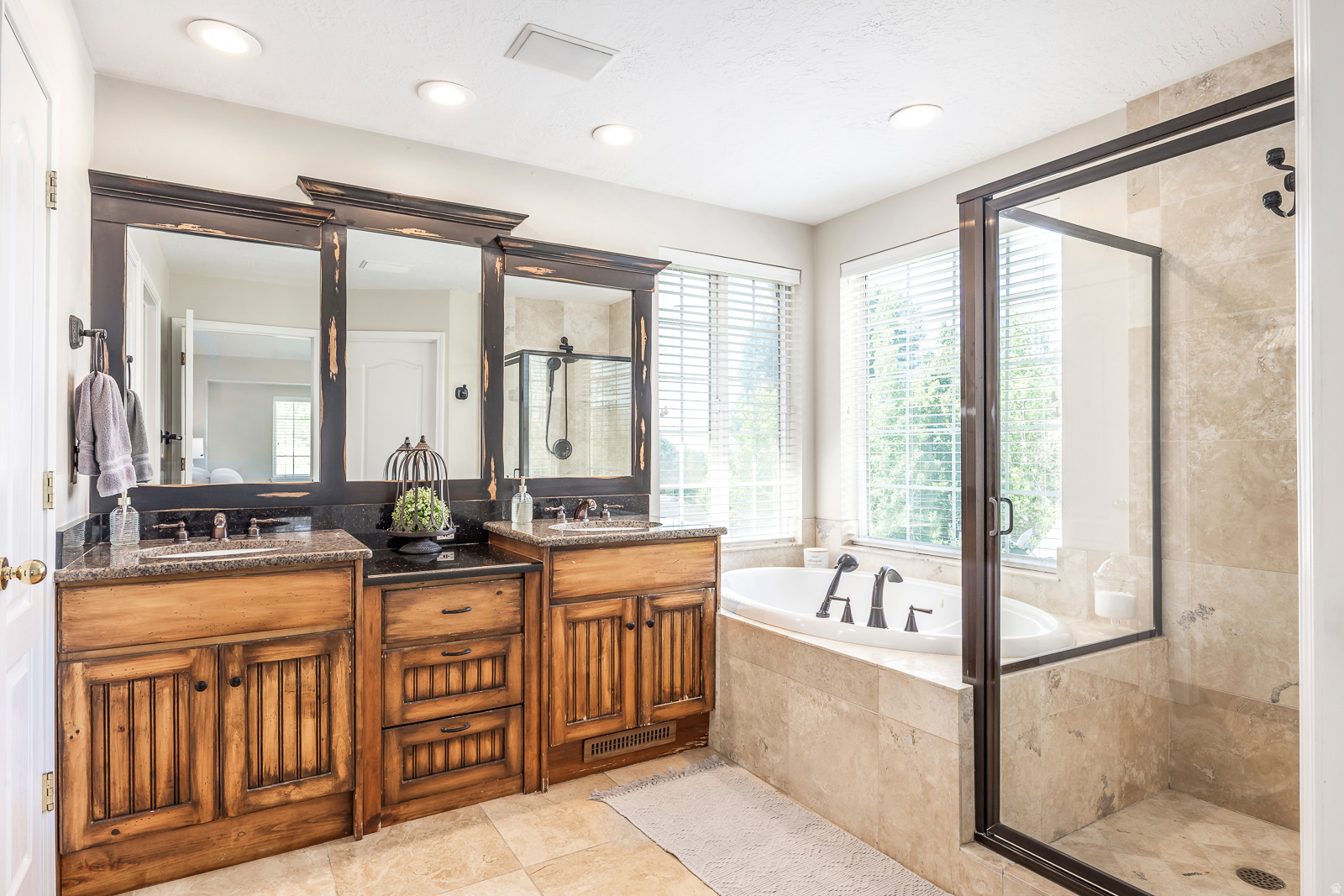 MOUNTAIN VIEW ESTATES - Residential