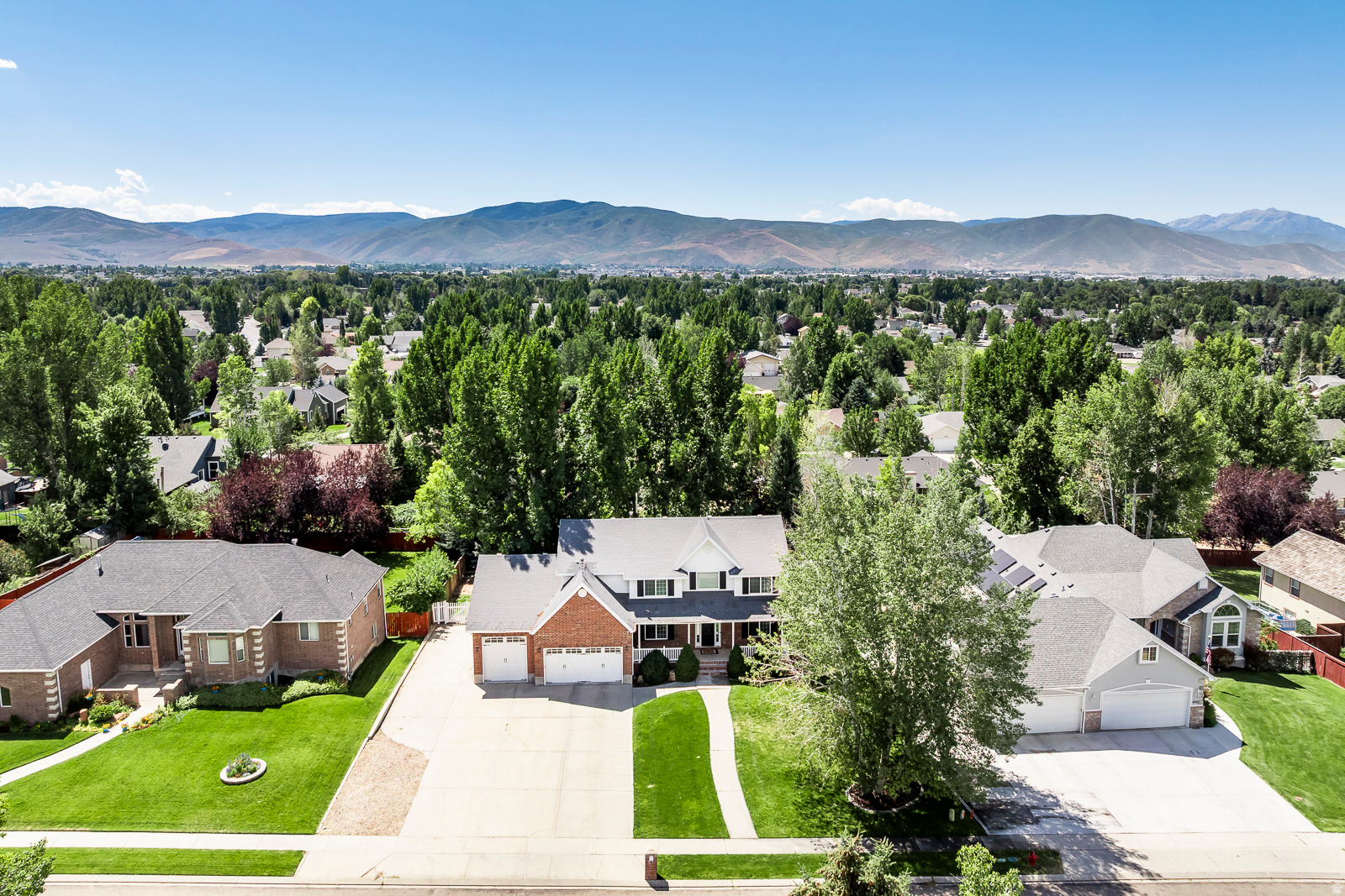MOUNTAIN VIEW ESTATES - Residential