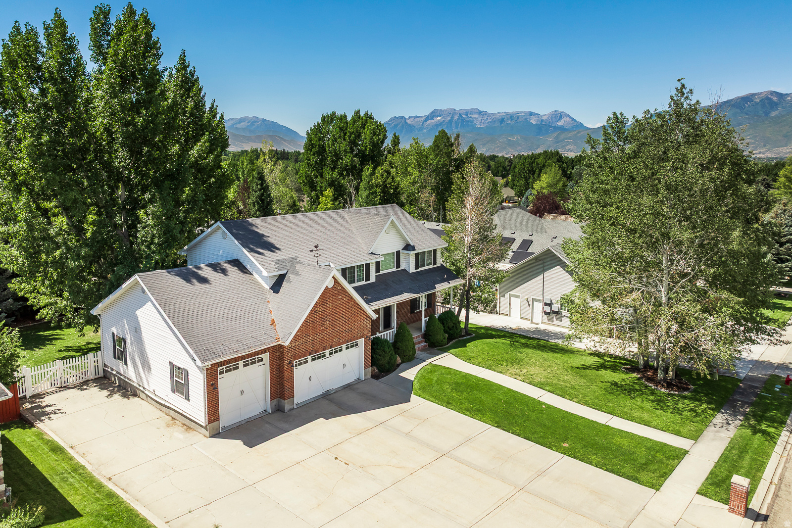 MOUNTAIN VIEW ESTATES - Residential