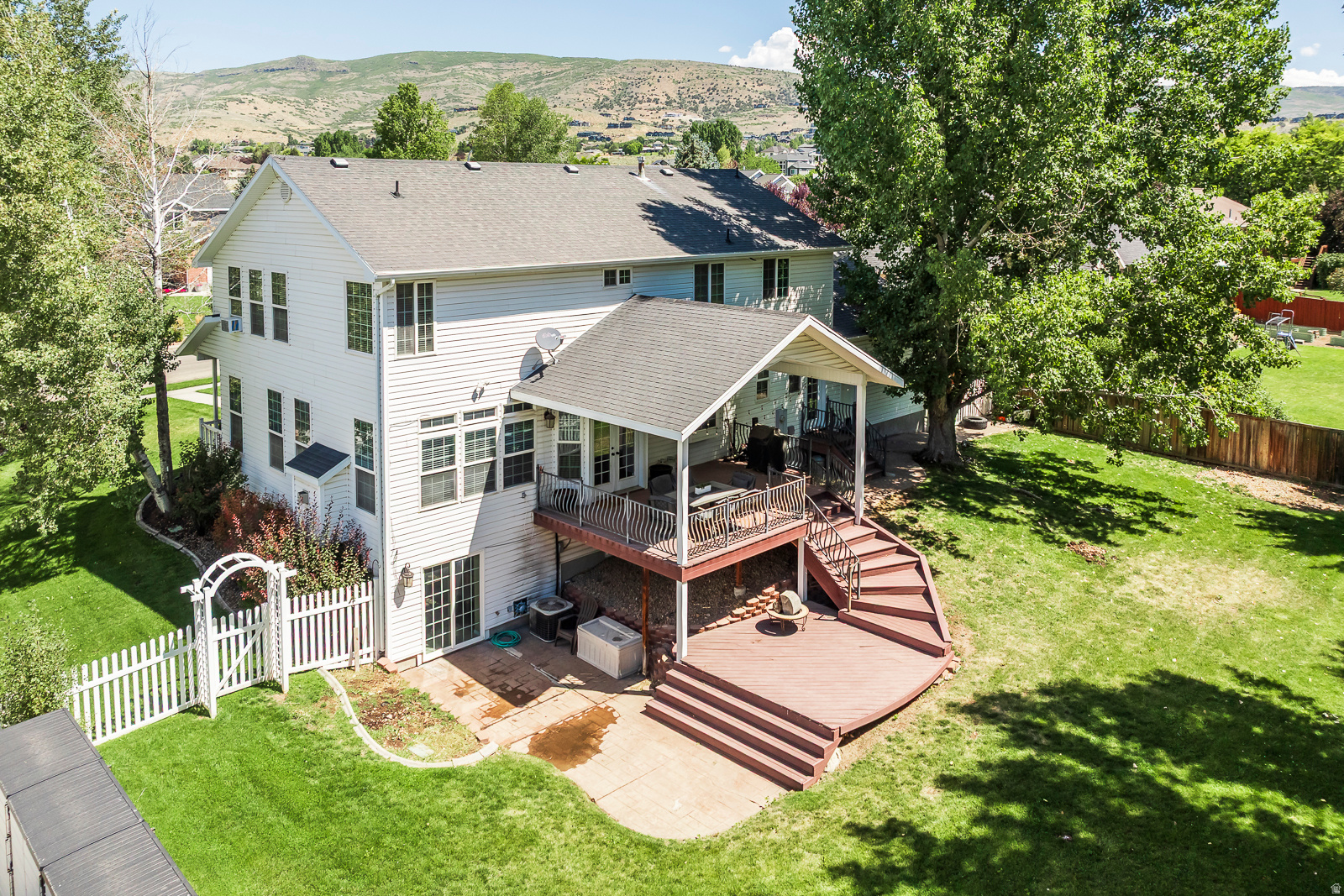 MOUNTAIN VIEW ESTATES - Residential