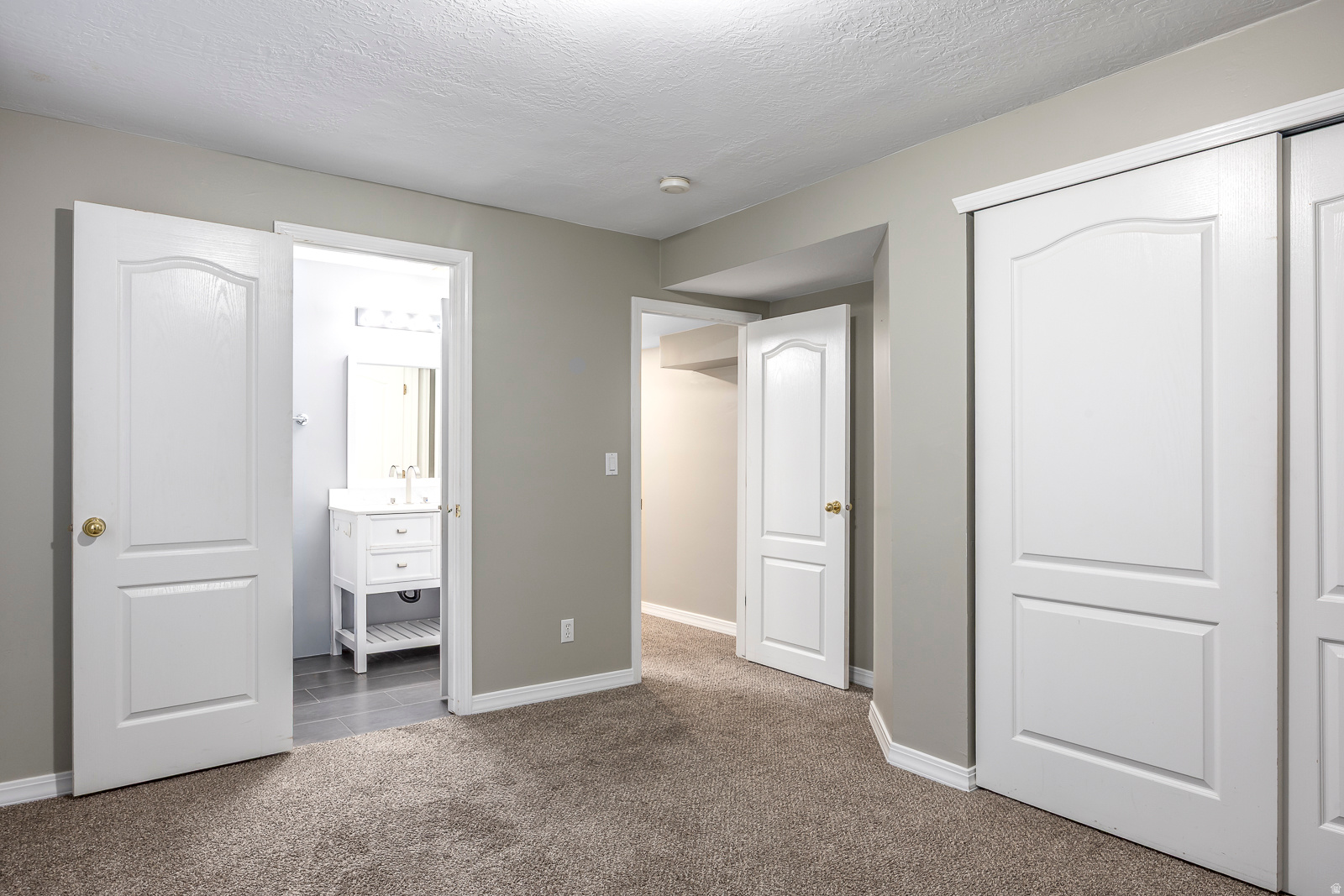 MOUNTAIN VIEW ESTATES - Residential