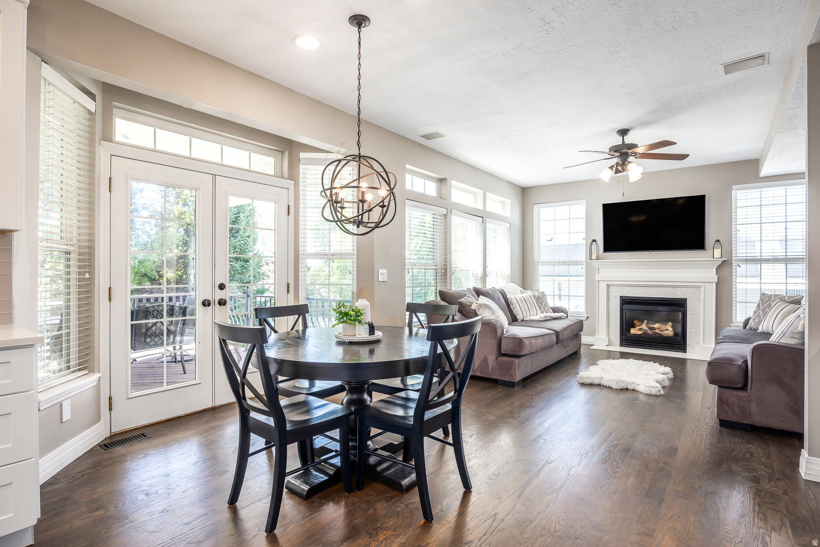 MOUNTAIN VIEW ESTATES - Residential