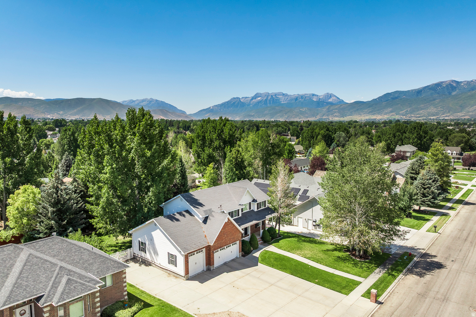 MOUNTAIN VIEW ESTATES - Residential