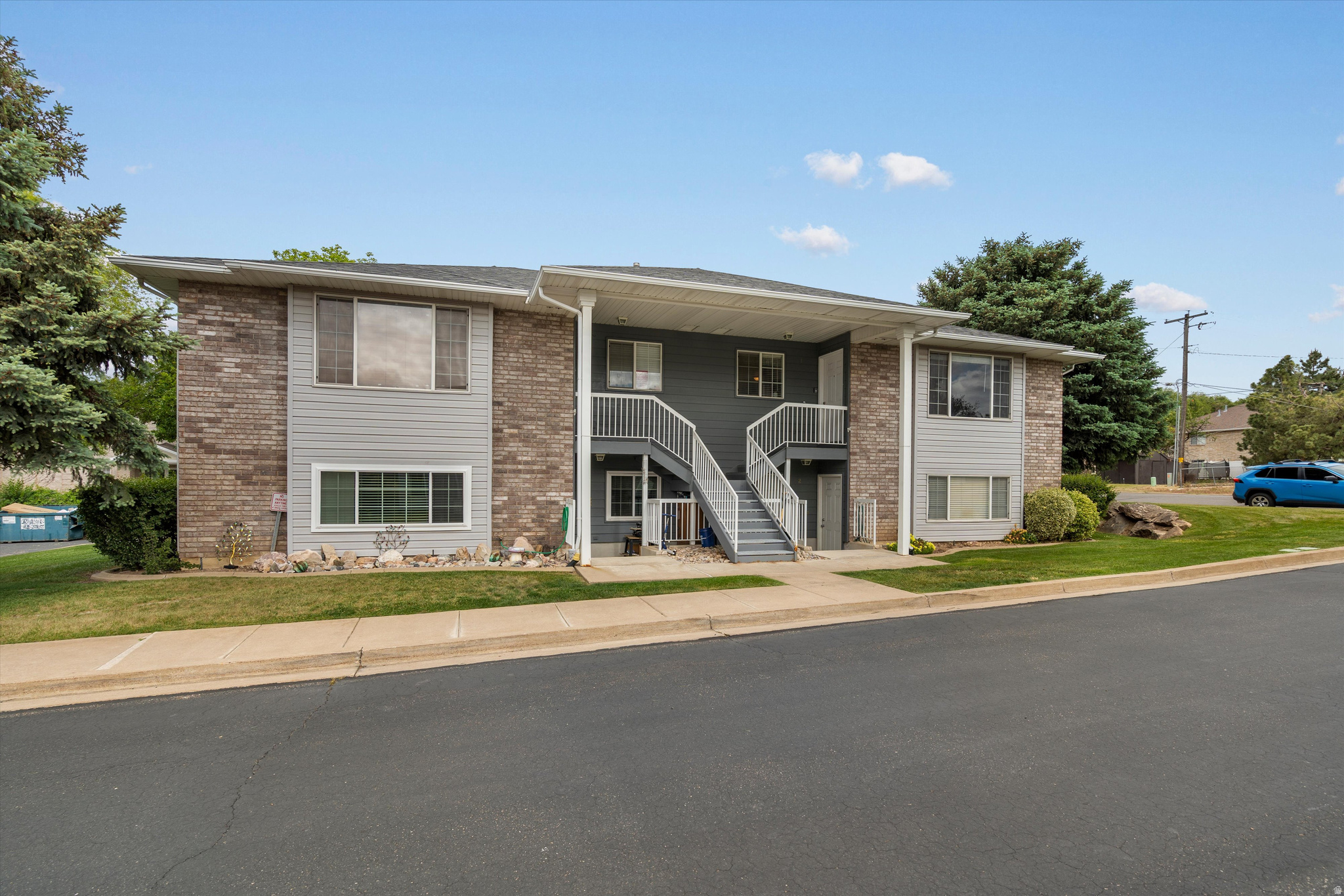 Price just improved! Spacious condo in the heart of Washington Terrace! Relax on your private balcony in the oversized primary bedroom & enjoy the lovely mountain views. Newer HVAC for efficiency and peace of mind. No yard work or exterior maintenance, the HOA will cover it all! Conveniently located close to Weber State University, shopping, & recreation!