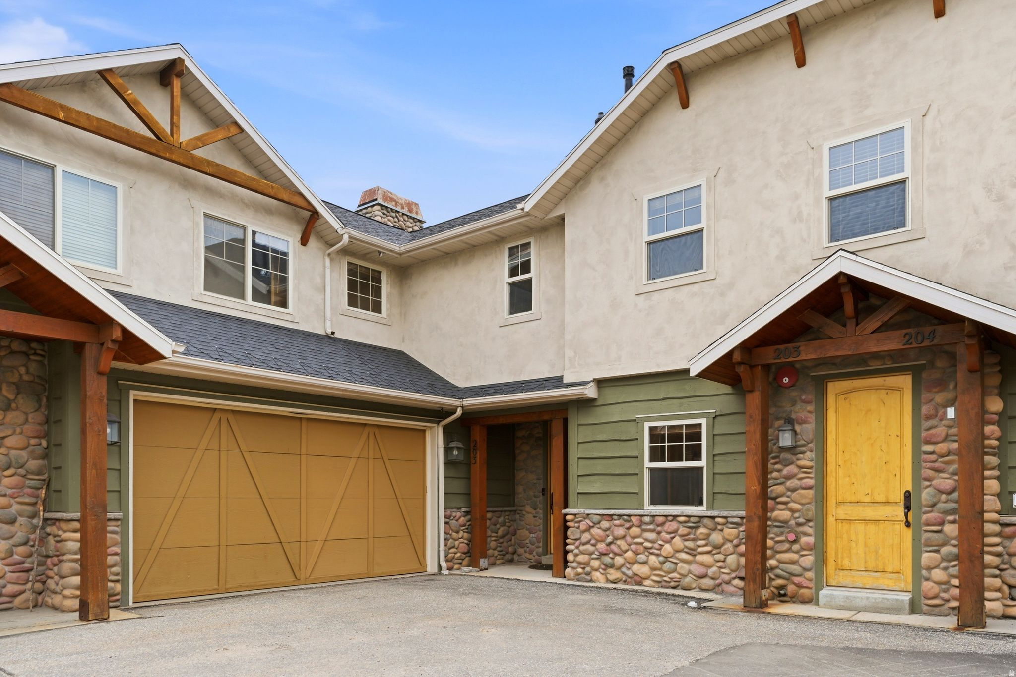 CASCADES AT MOOSE HOLLOW - Residential