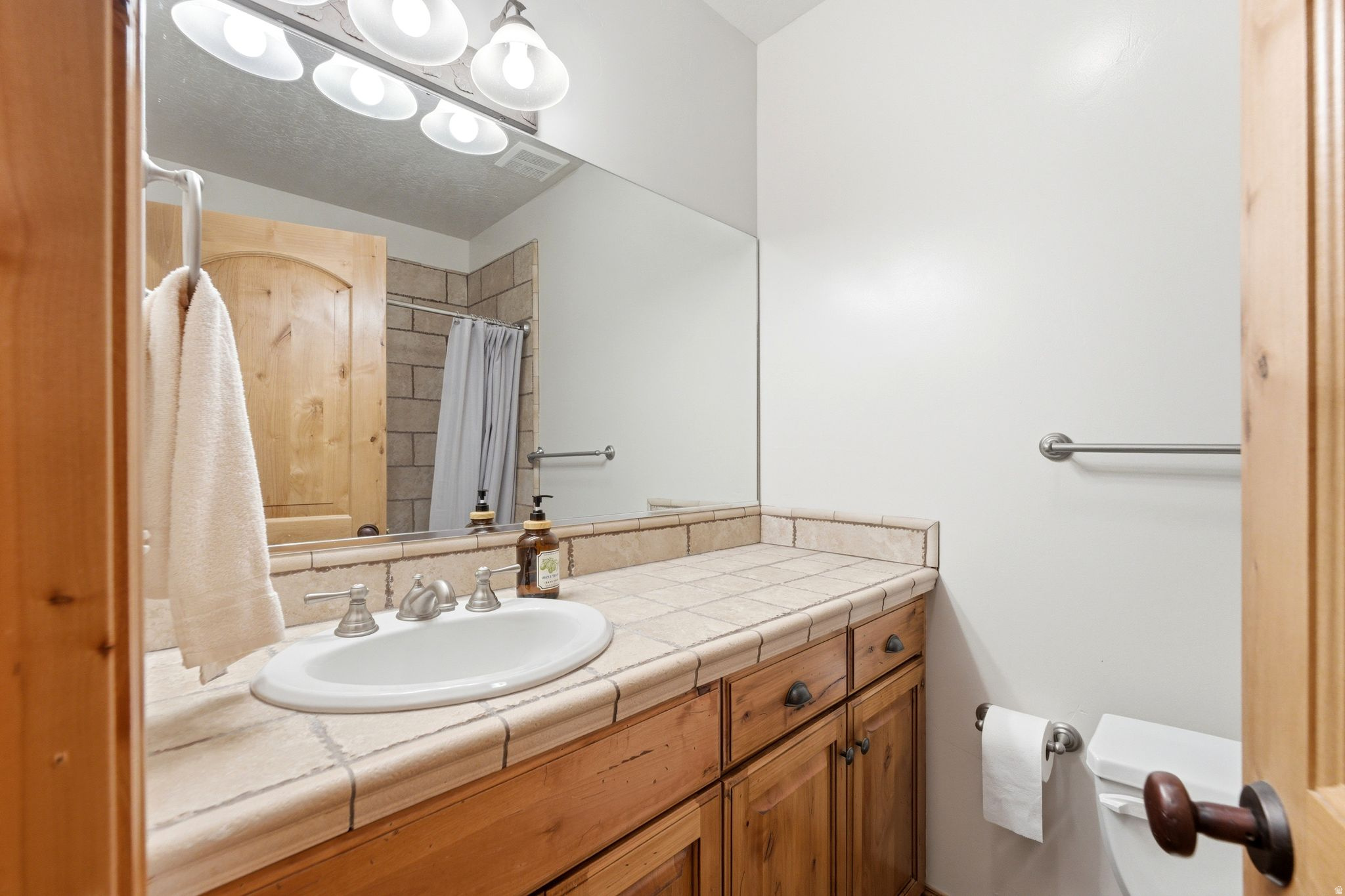 CASCADES AT MOOSE HOLLOW - Residential