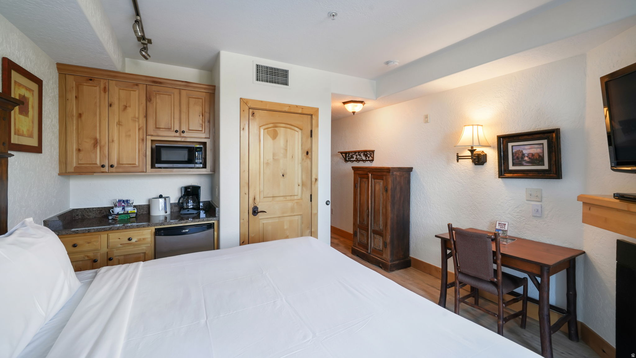 SILVERADO LODGE CONDOMINIUM - Residential