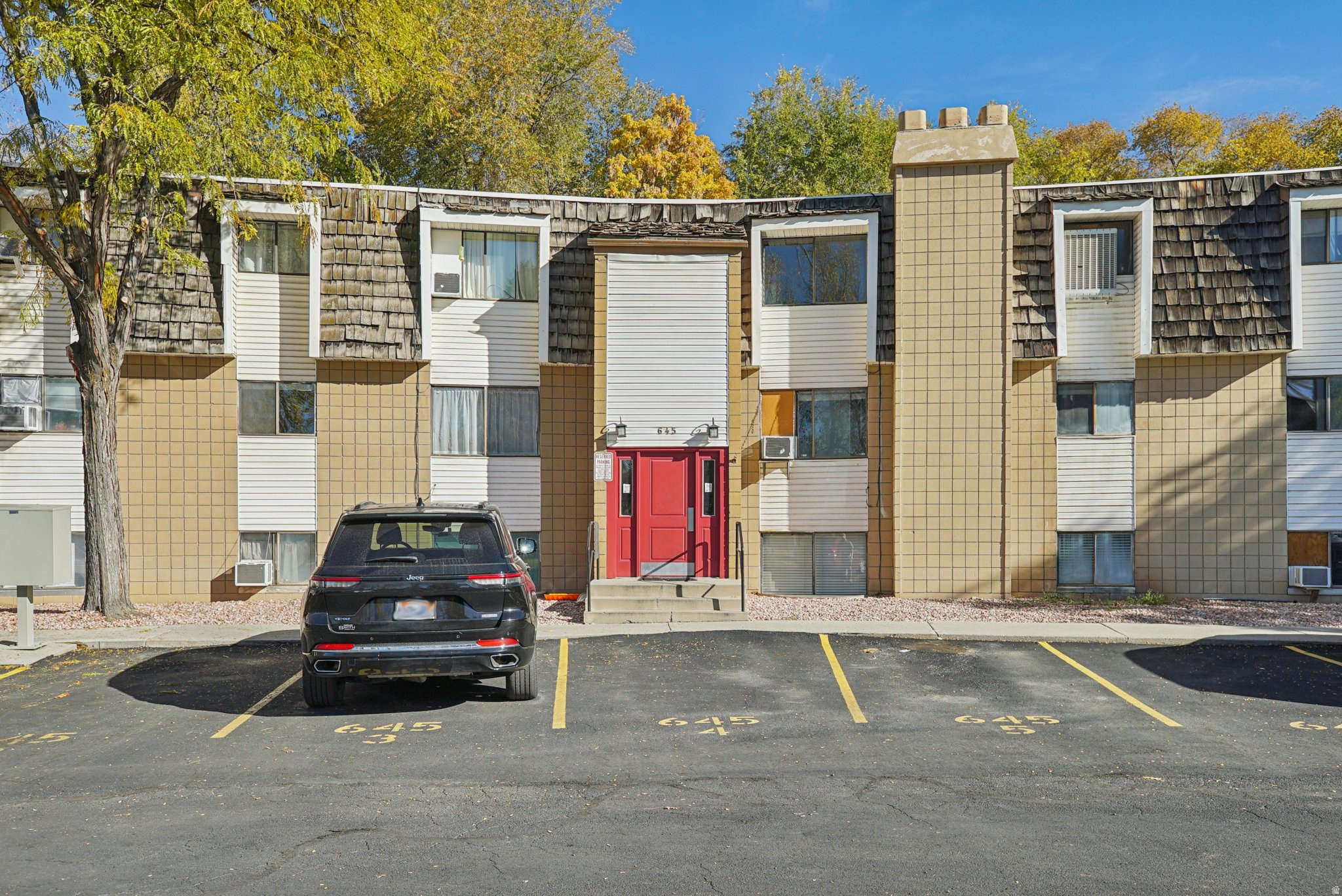 Talk to my preferred lender to buy this home with 3% down! A clean, light-filled home in a quiet, well-kept Springville neighborhood, this condo offers a comfortable place to settle in and enjoy everyday life. The living area is bright and welcoming, with natural light that helps the space feel open and relaxed. An updated kitchen with modern appliances, along with durable laminate and tile flooring throughout, makes daily living simple and low-maintenance. Step onto the deck and enjoy the peaceful sound of Hobble Creek gently flowing just beyond the back of the property. Set in an established residential neighborhood, this home is within easy walking distance of the high school and elementary, with parks, shopping, and dining nearby. A designated parking space and shared outdoor area round out the appeal. Looking for a clean, well-located, comfortable home in Springville? Schedule your viewing today!