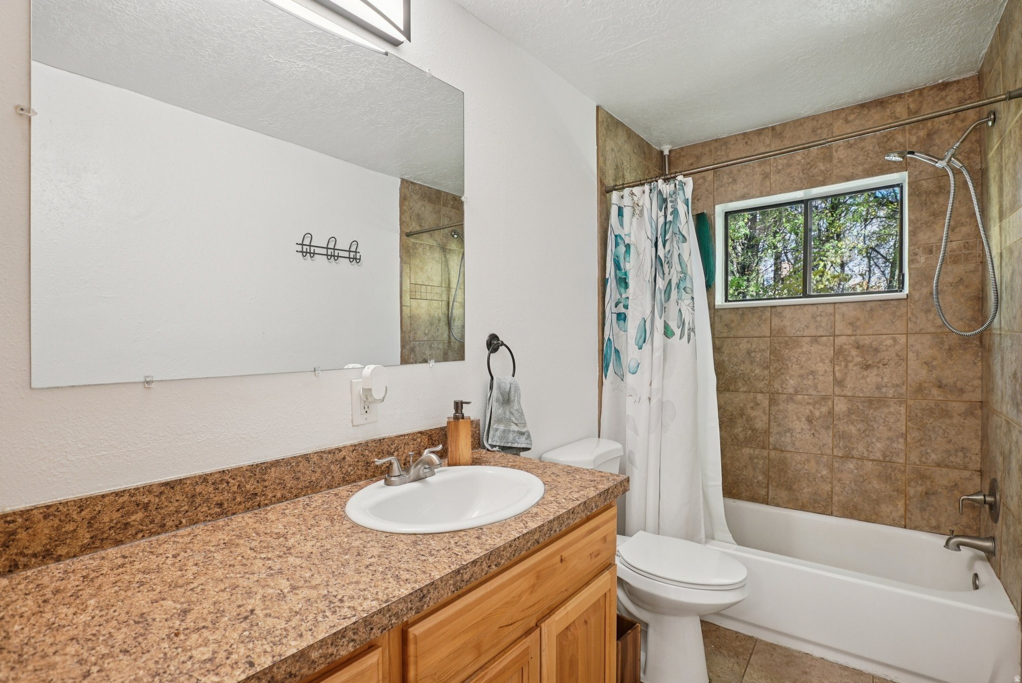HOBBLE CRK PH I&II CONDO AMD - Residential