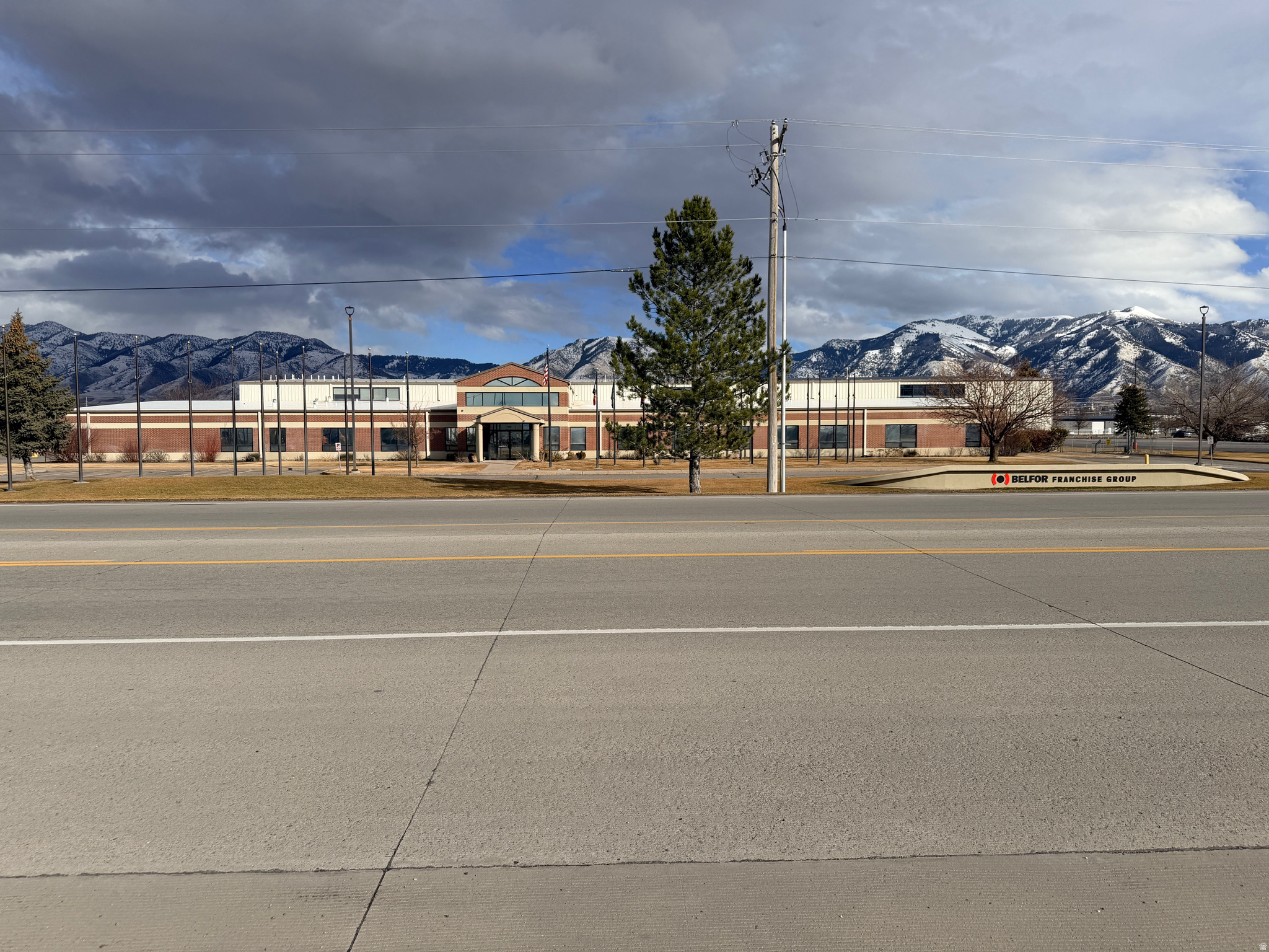 Corporate offices and also available, adjoining warehouse space. 59,000+ total that can be cut up. 16,116 executive office space and separate 42,000 SF warehouse with truck docks. Excellent image property for a growing business. Call for details