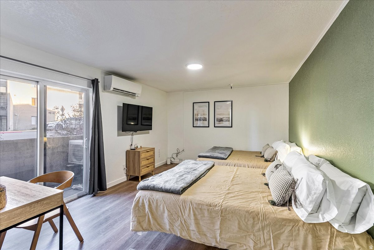 CARRIAGE HOUSE CONDOMINIUMS - Residential