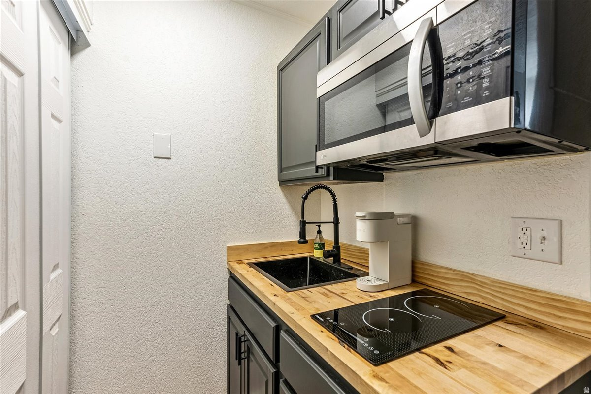 CARRIAGE HOUSE CONDOMINIUMS - Residential