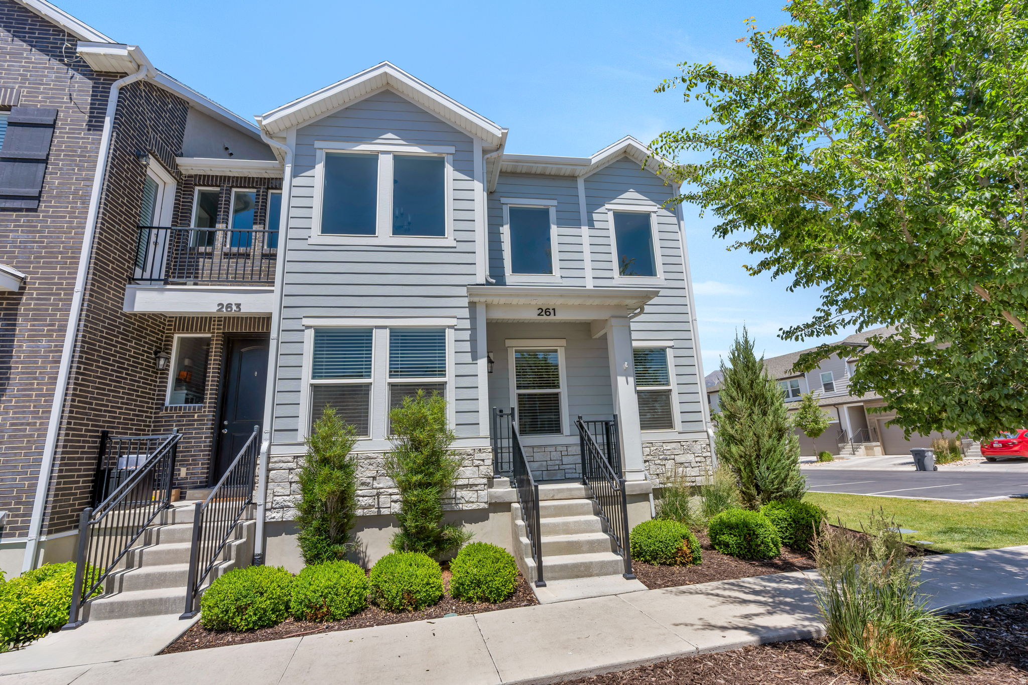 LAKEFRONT - Residential