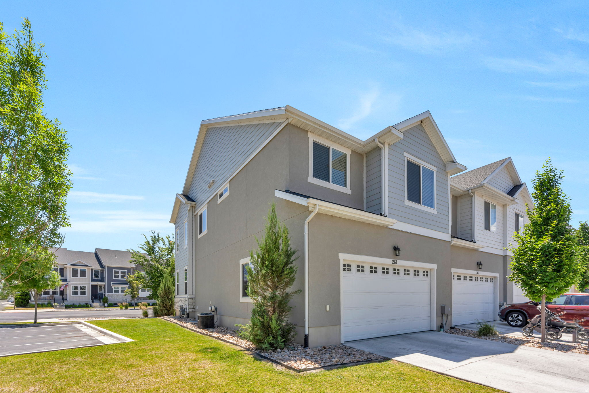 LAKEFRONT - Residential