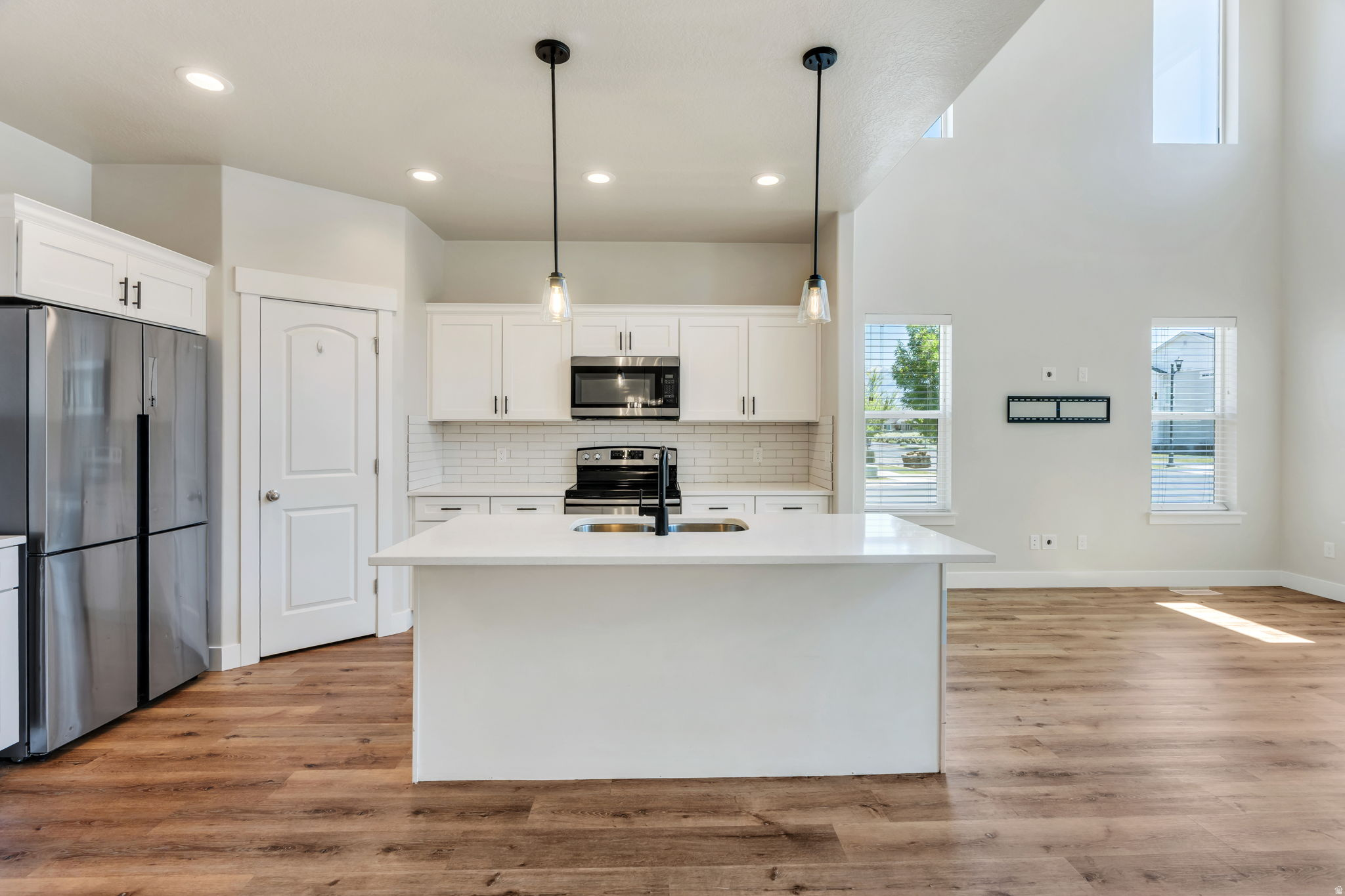 LAKEFRONT - Residential